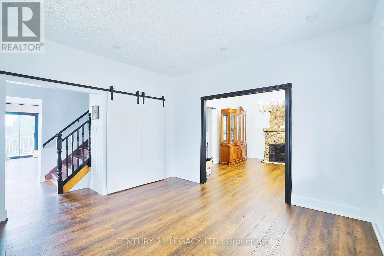 23 LANSDOWNE STREET W