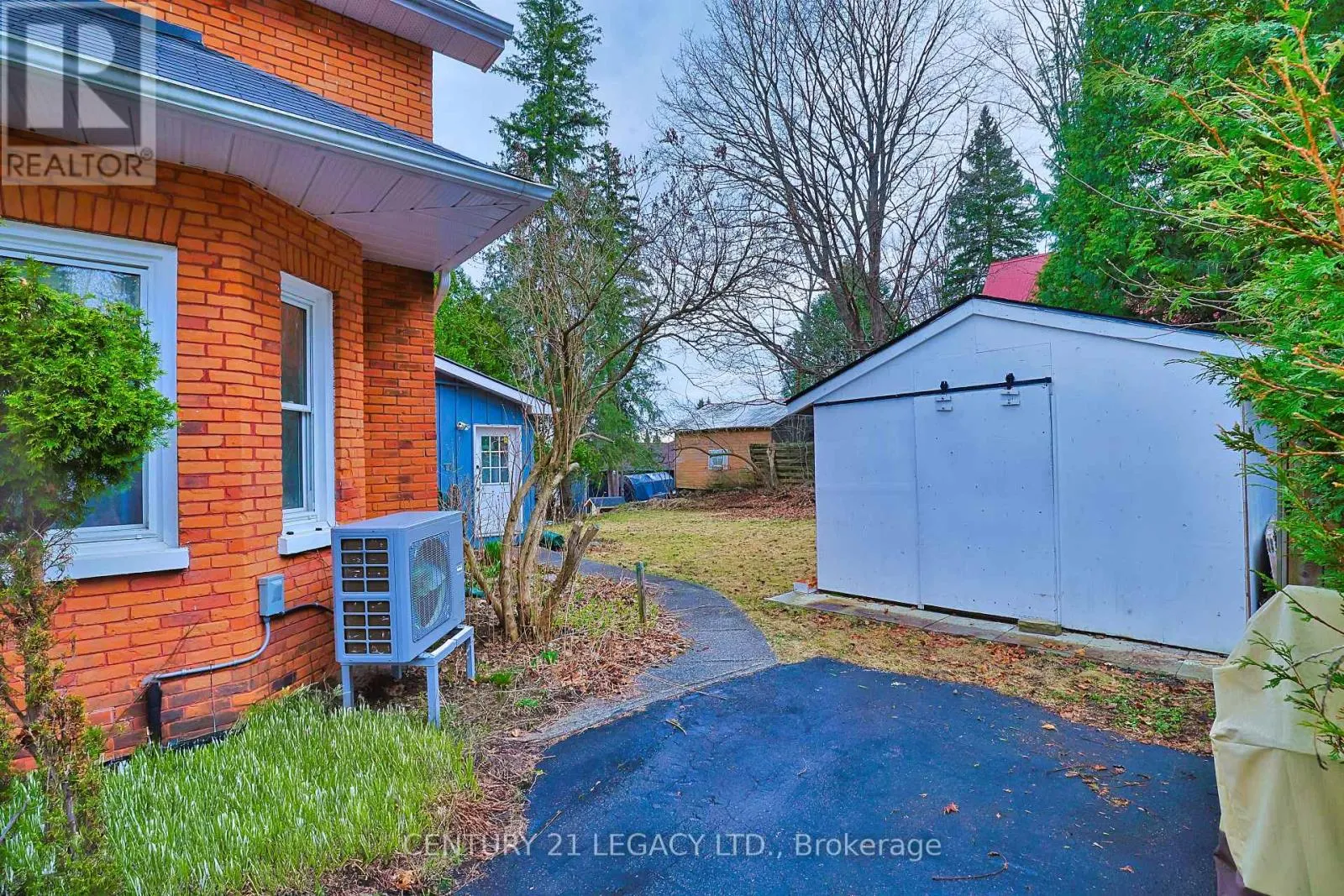 23 LANSDOWNE STREET W
