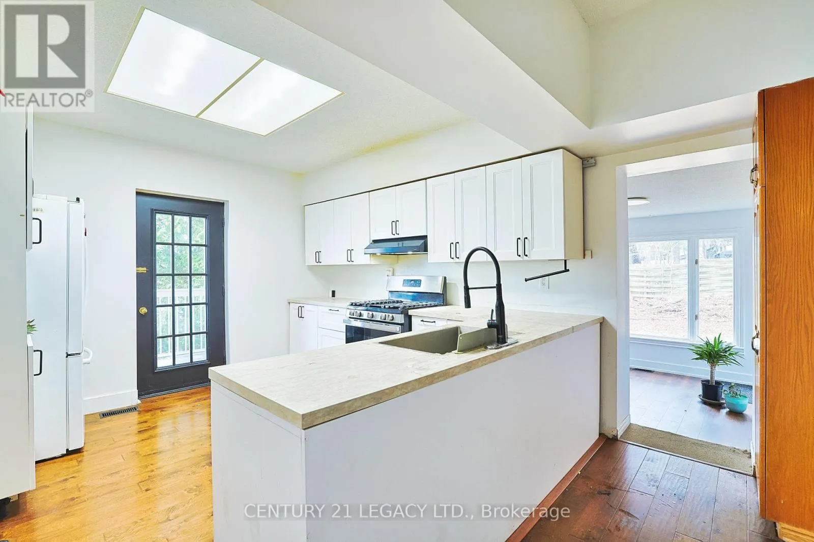 23 LANSDOWNE STREET W