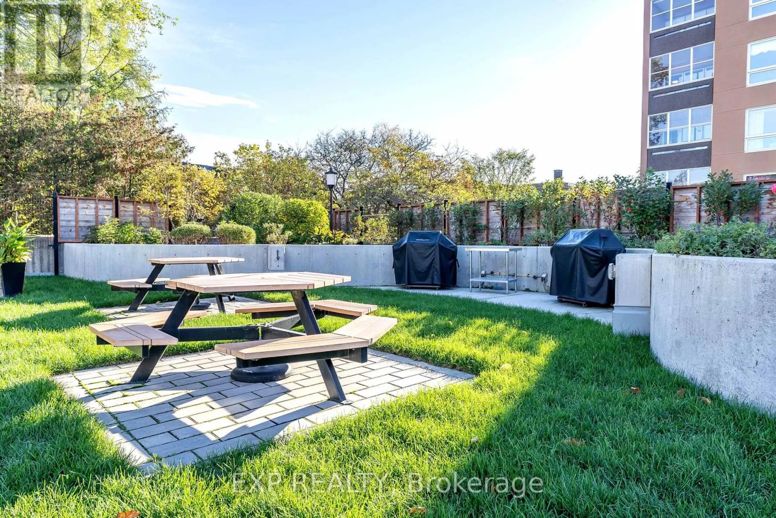 306 - 373 LAURIER AVENUE E
