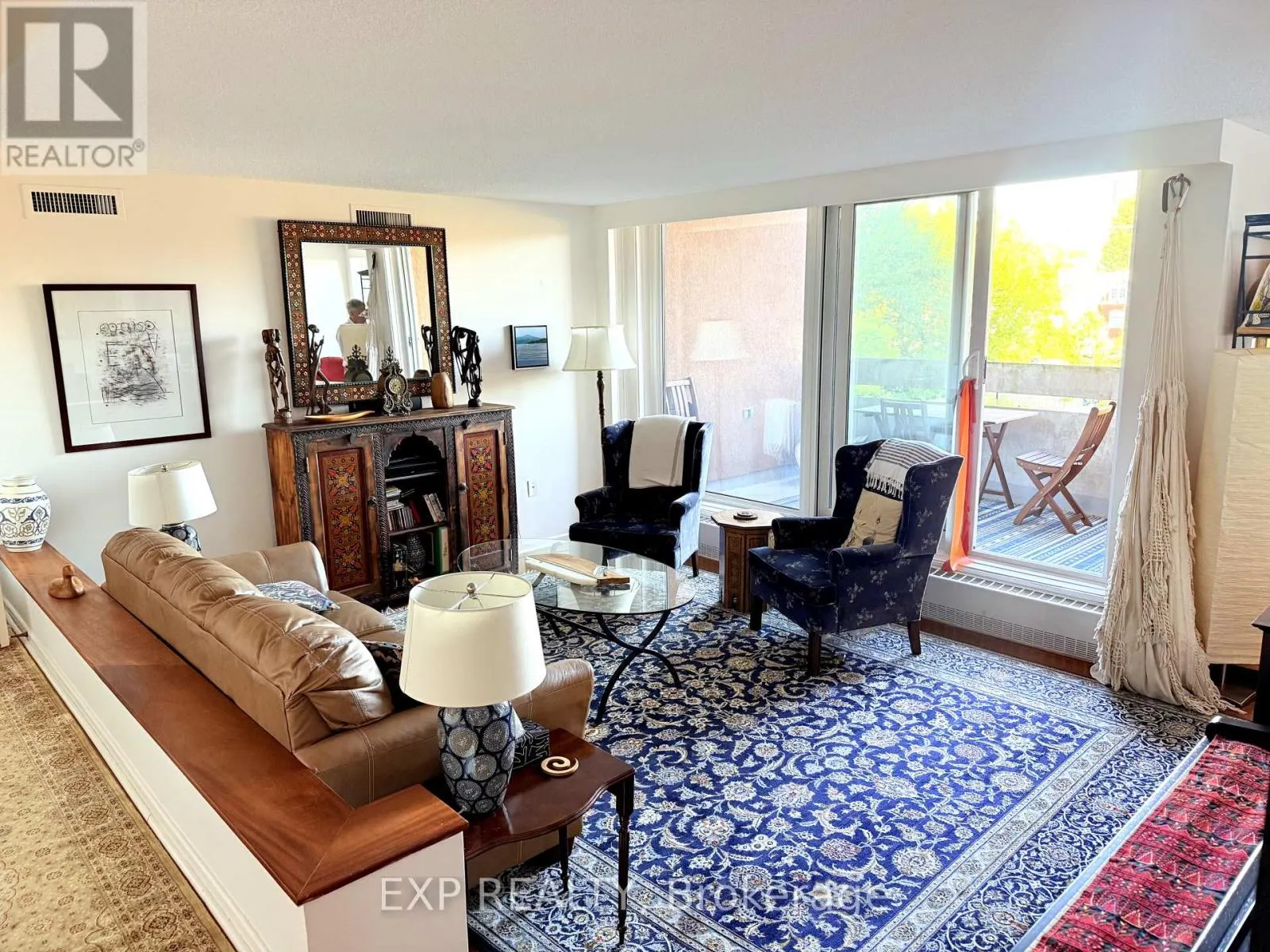 306 - 373 LAURIER AVENUE E