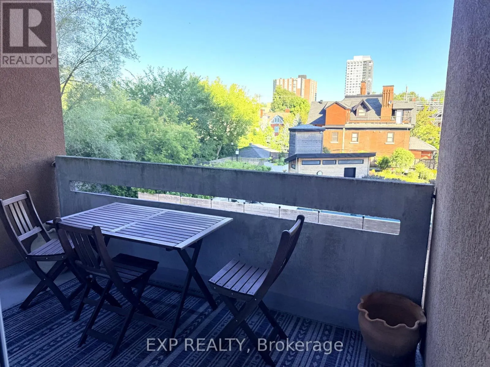 306 - 373 LAURIER AVENUE E