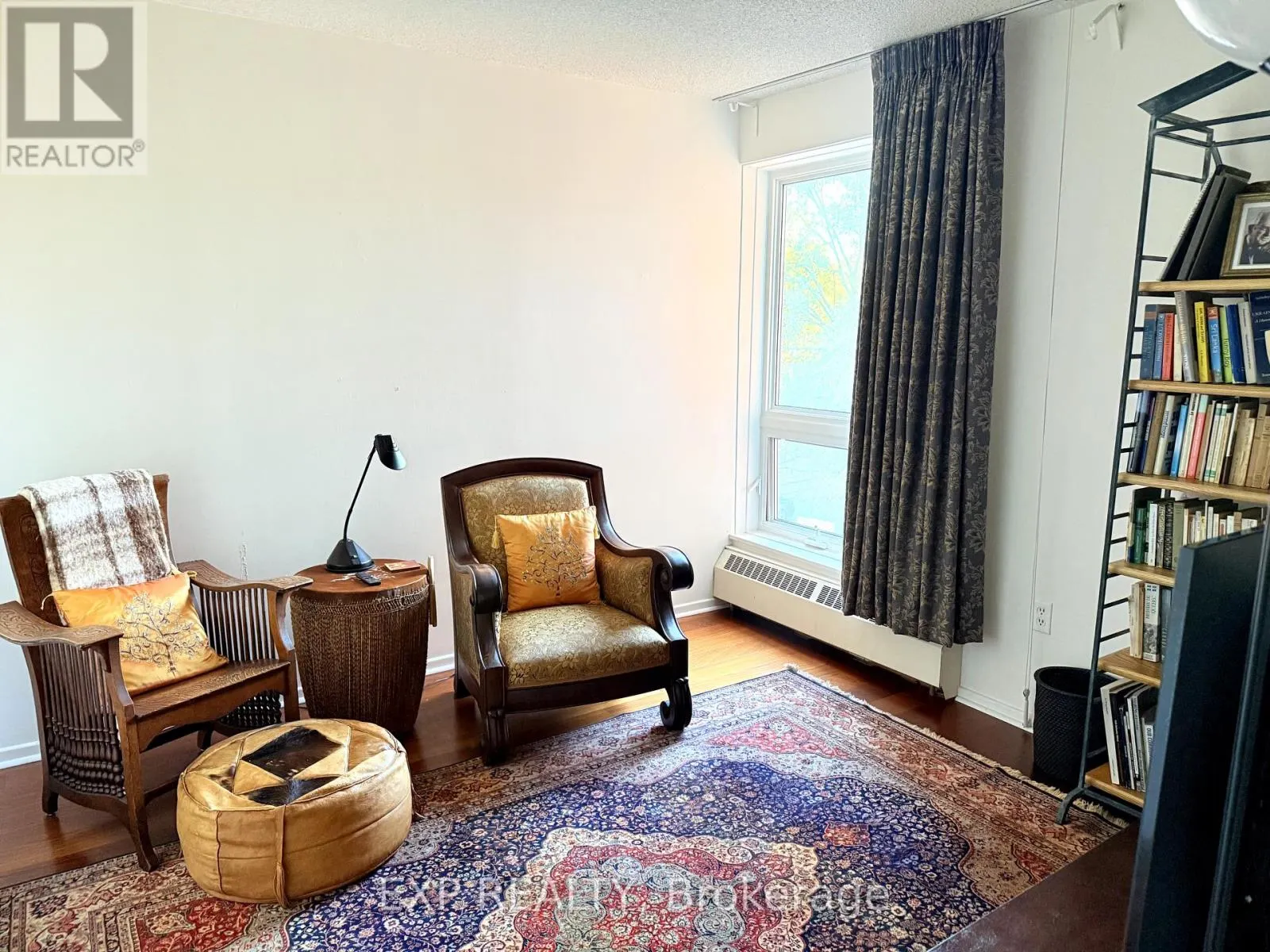 306 - 373 LAURIER AVENUE E