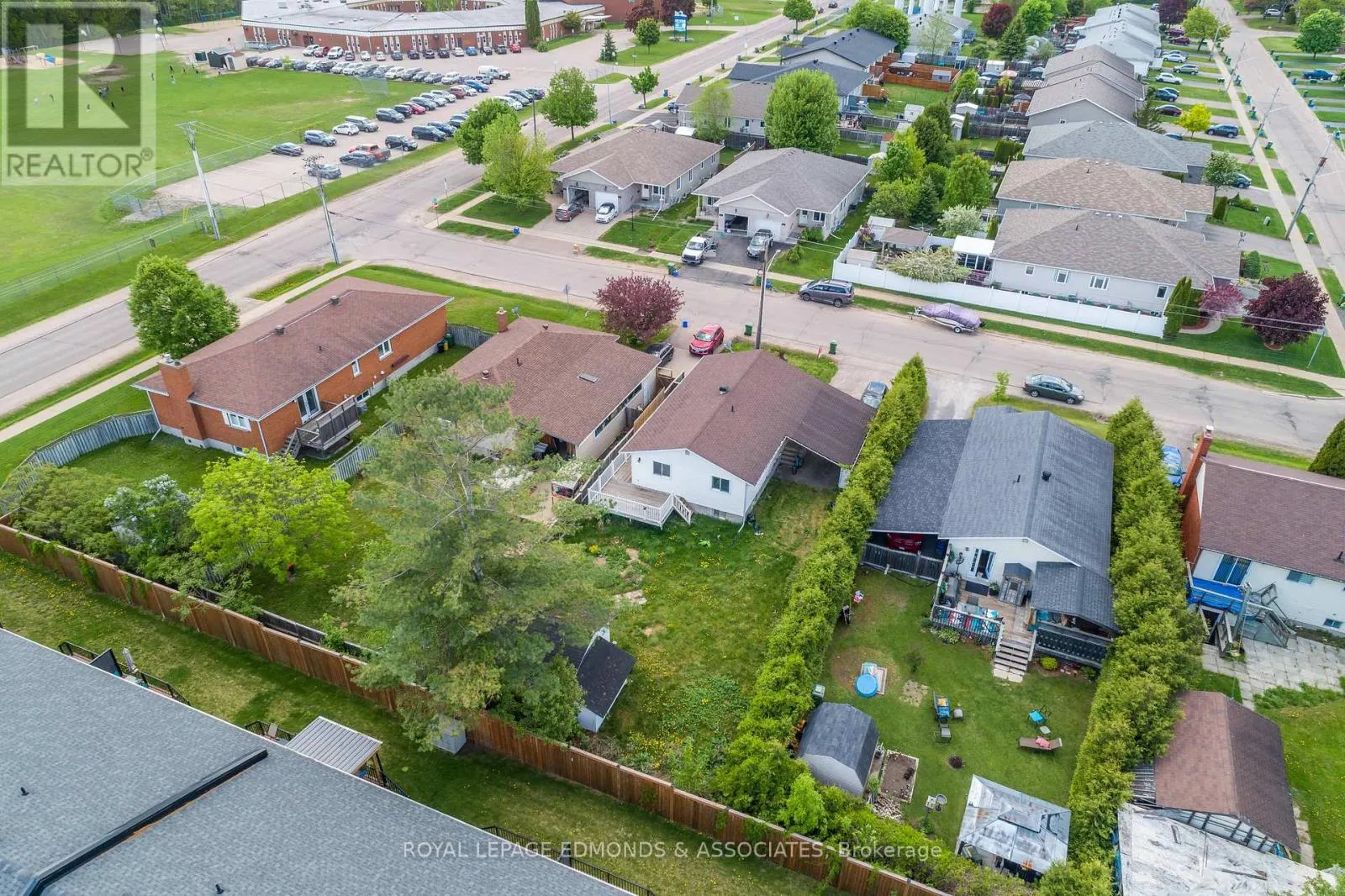 513 BROADVIEW DRIVE