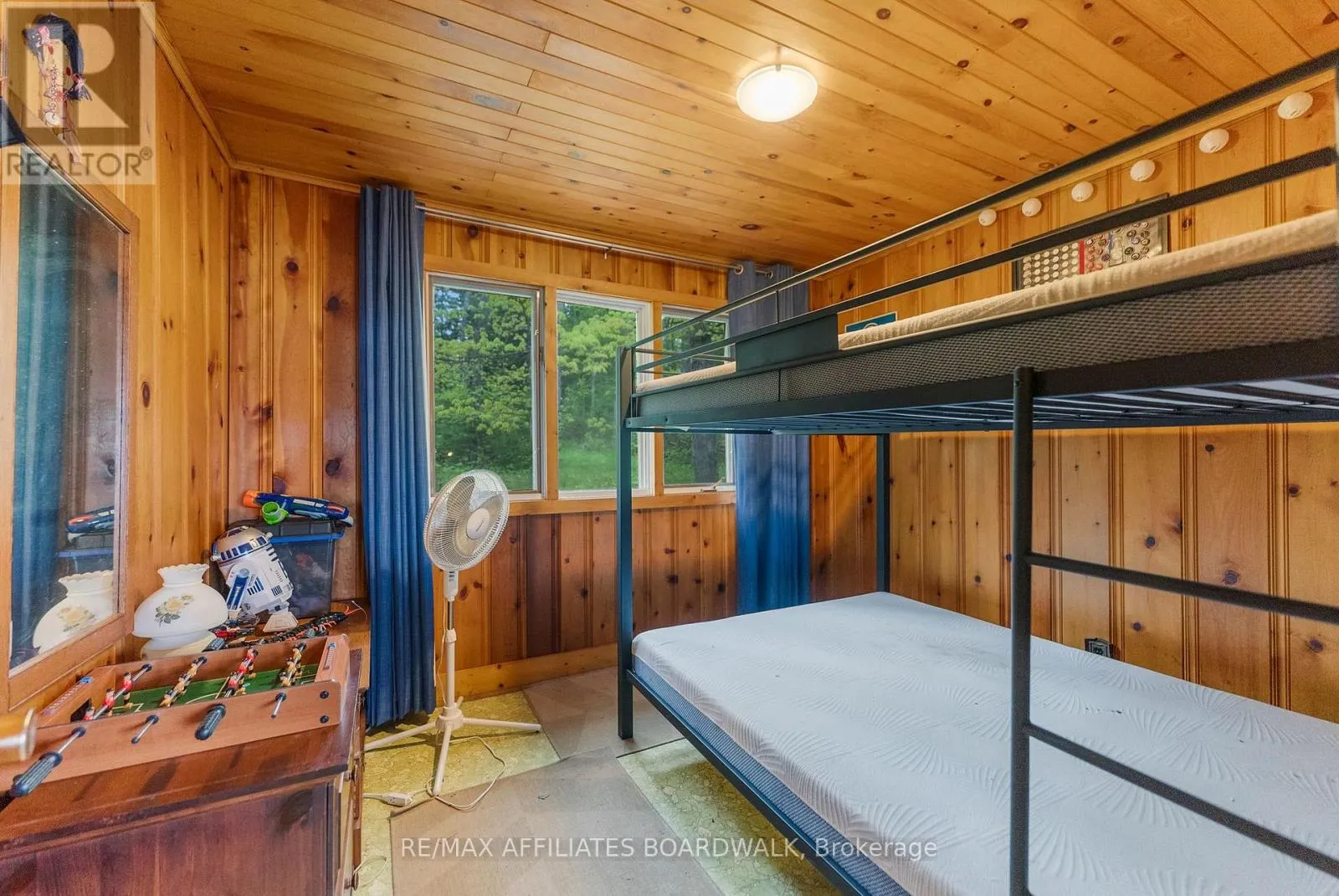 593 MAZINAW LAKE
