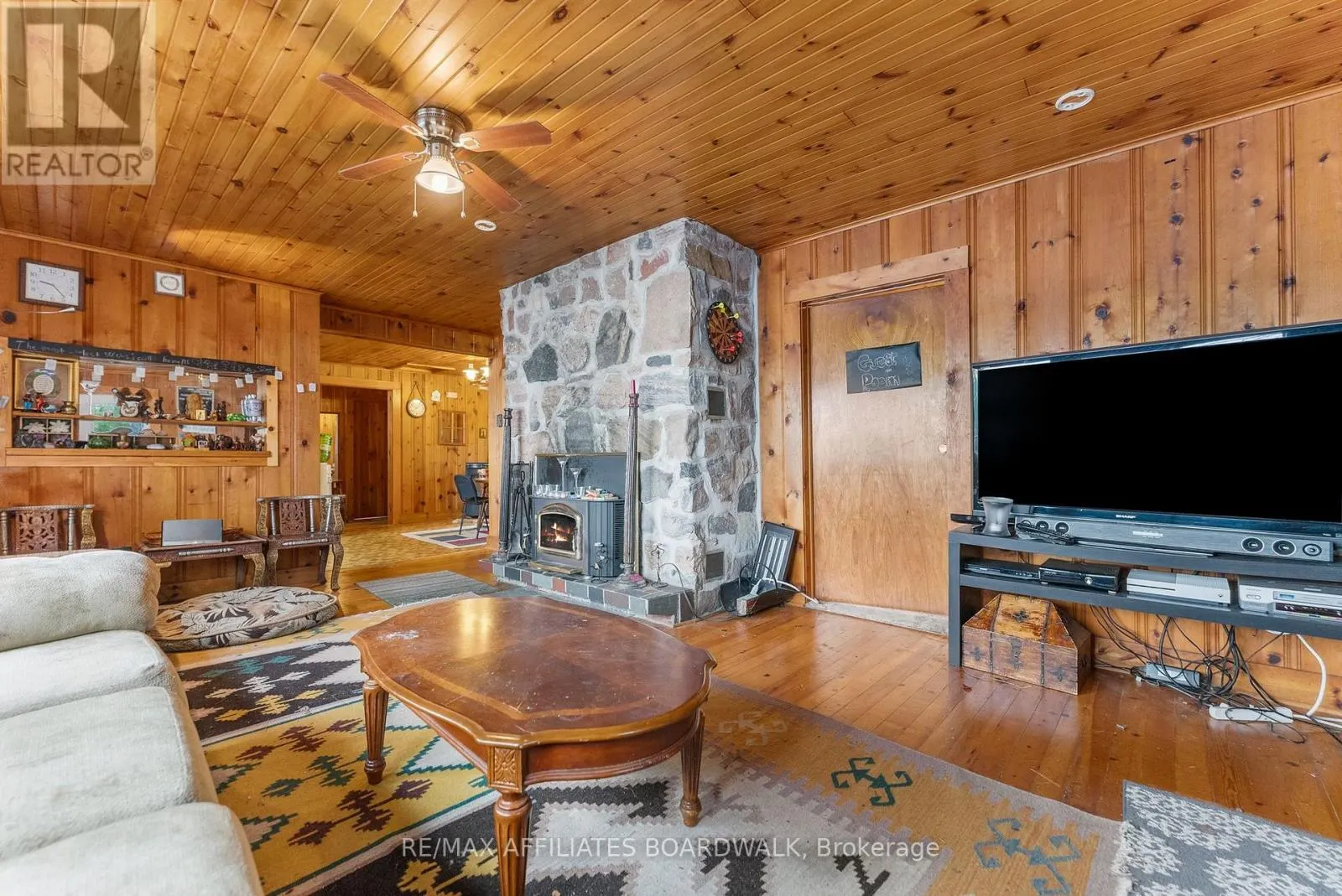 593 MAZINAW LAKE