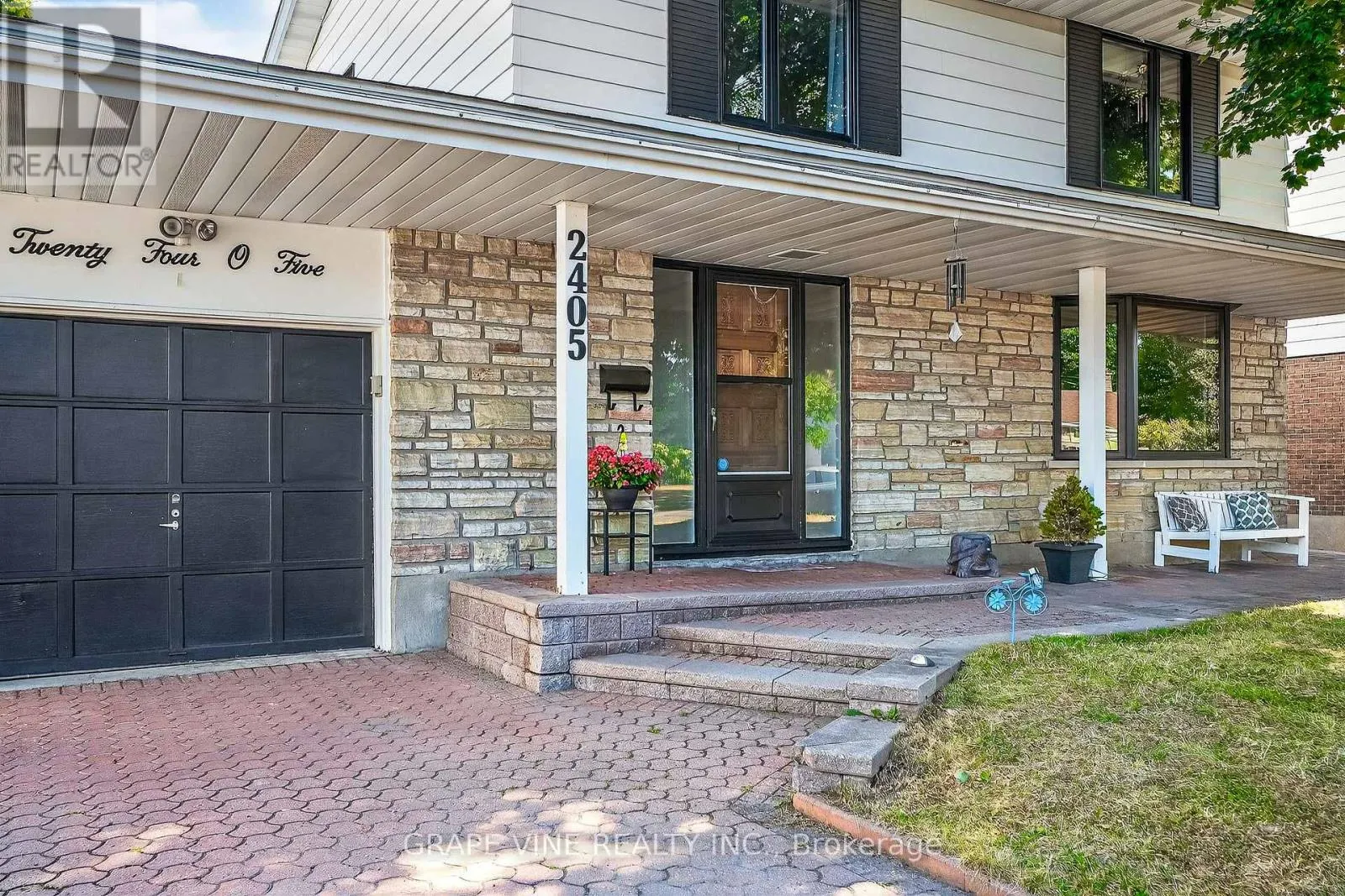 2405 DWIGHT CRESCENT