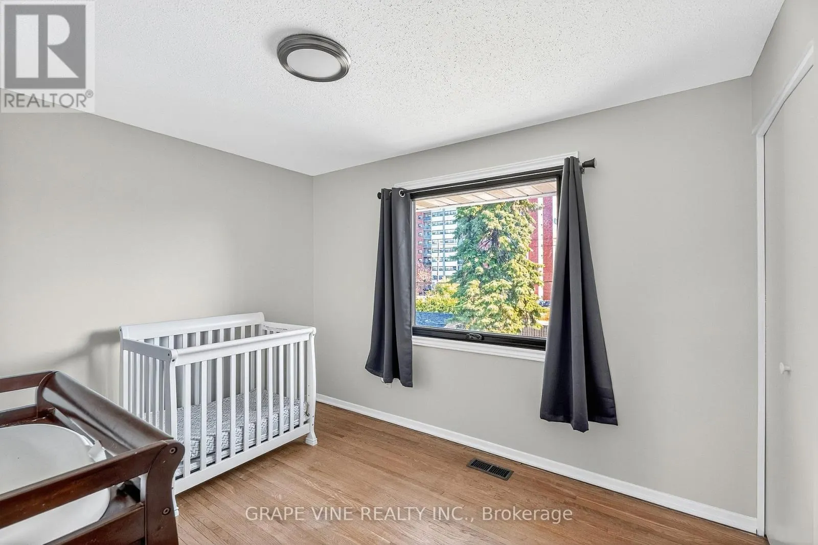2405 DWIGHT CRESCENT