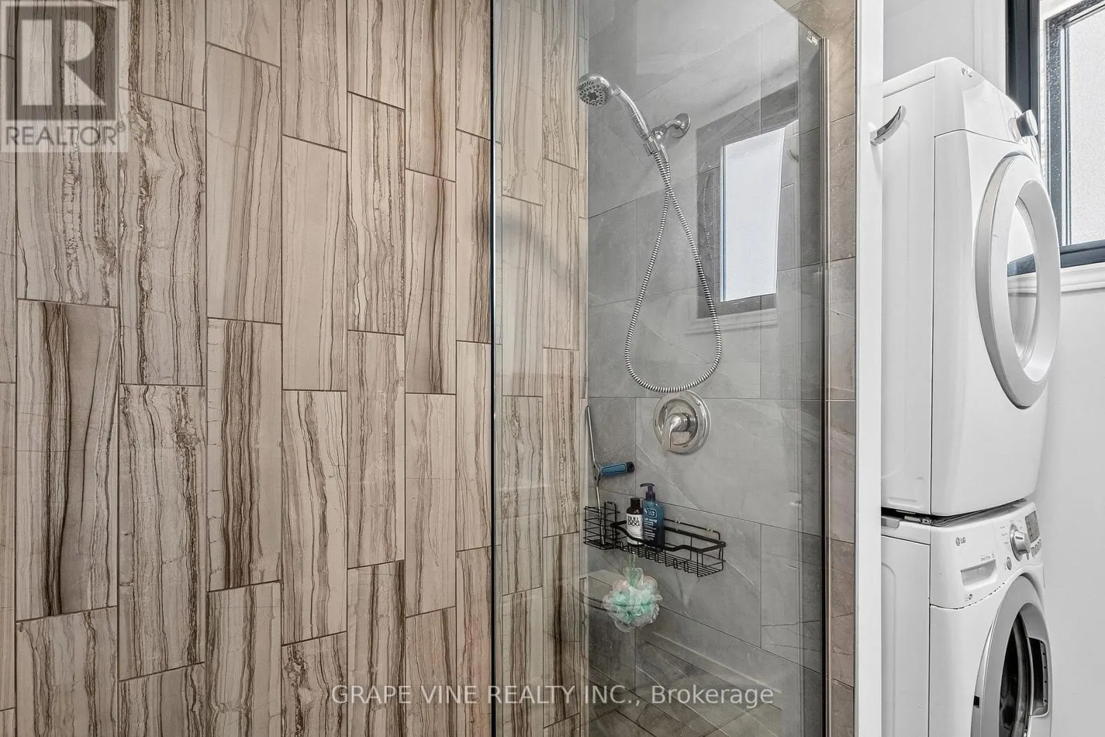 2405 DWIGHT CRESCENT