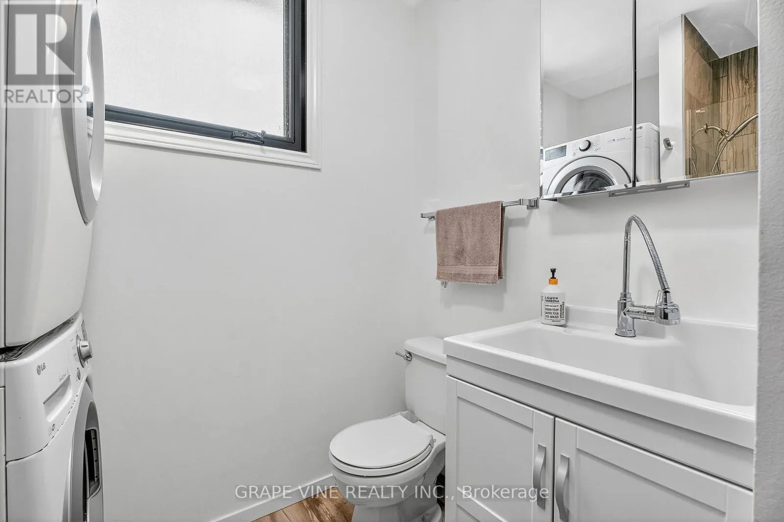 2405 DWIGHT CRESCENT