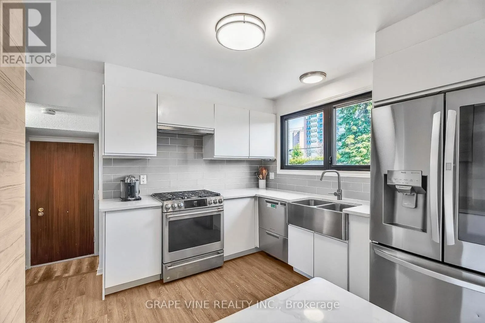 2405 DWIGHT CRESCENT