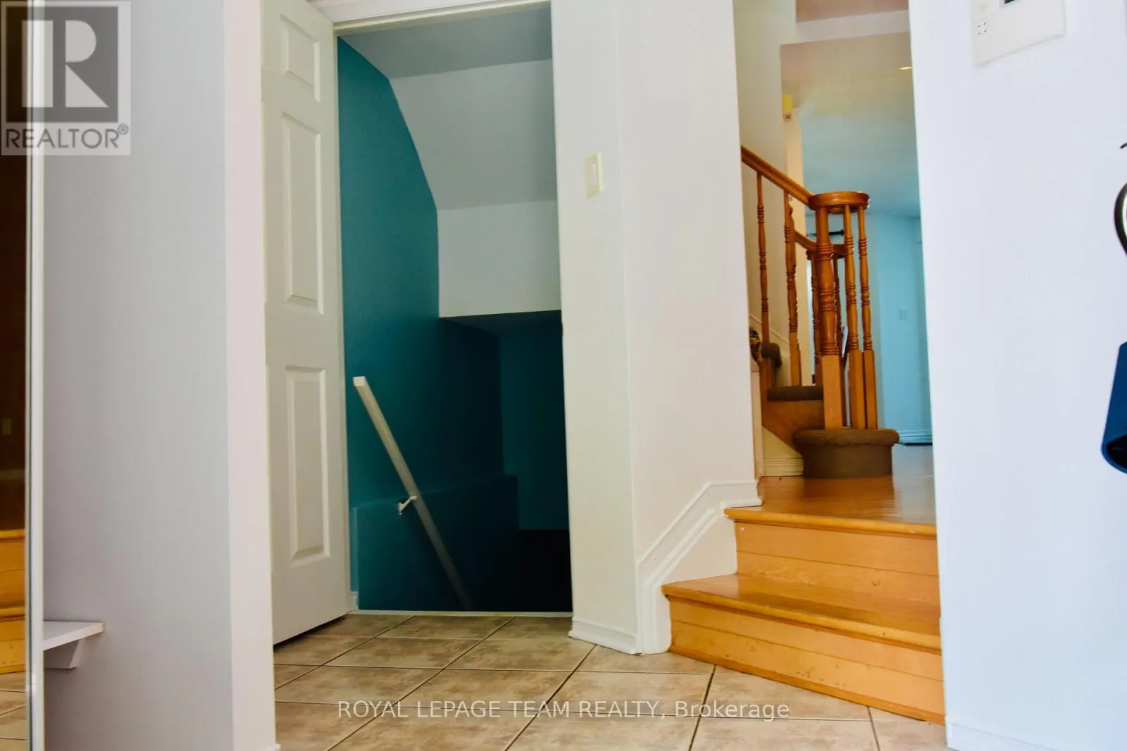 18 OAKHAM RIDGE