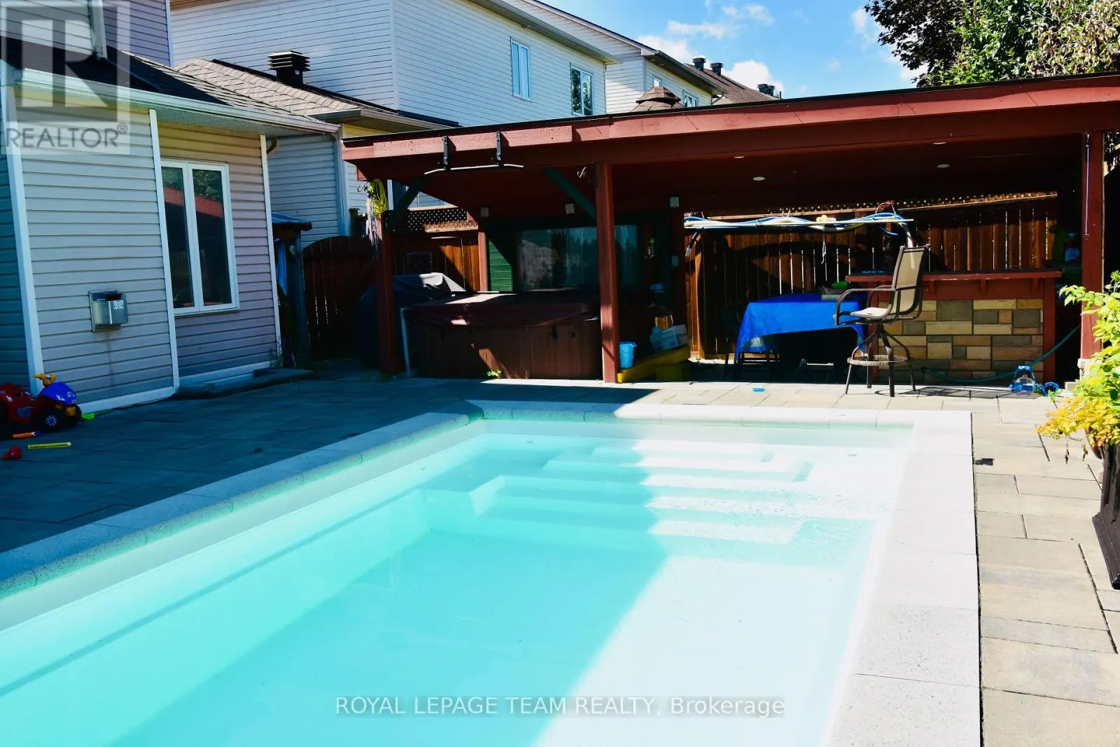 18 OAKHAM RIDGE