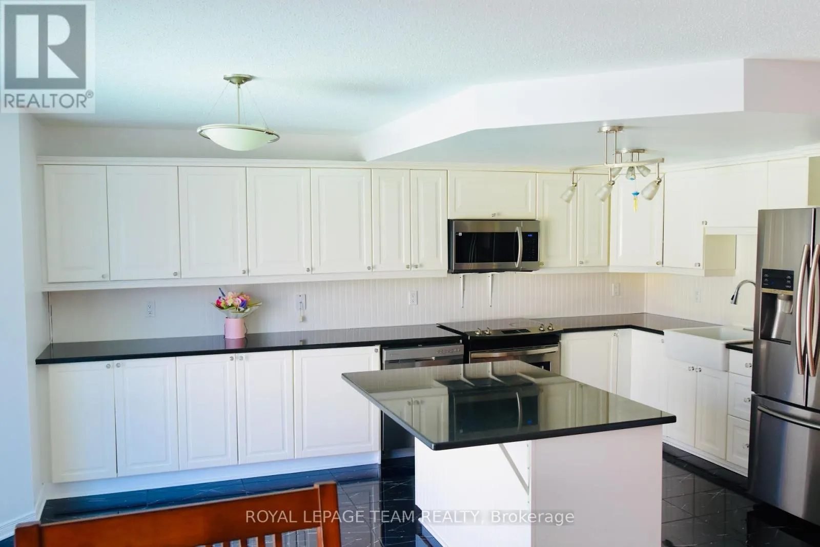 18 OAKHAM RIDGE