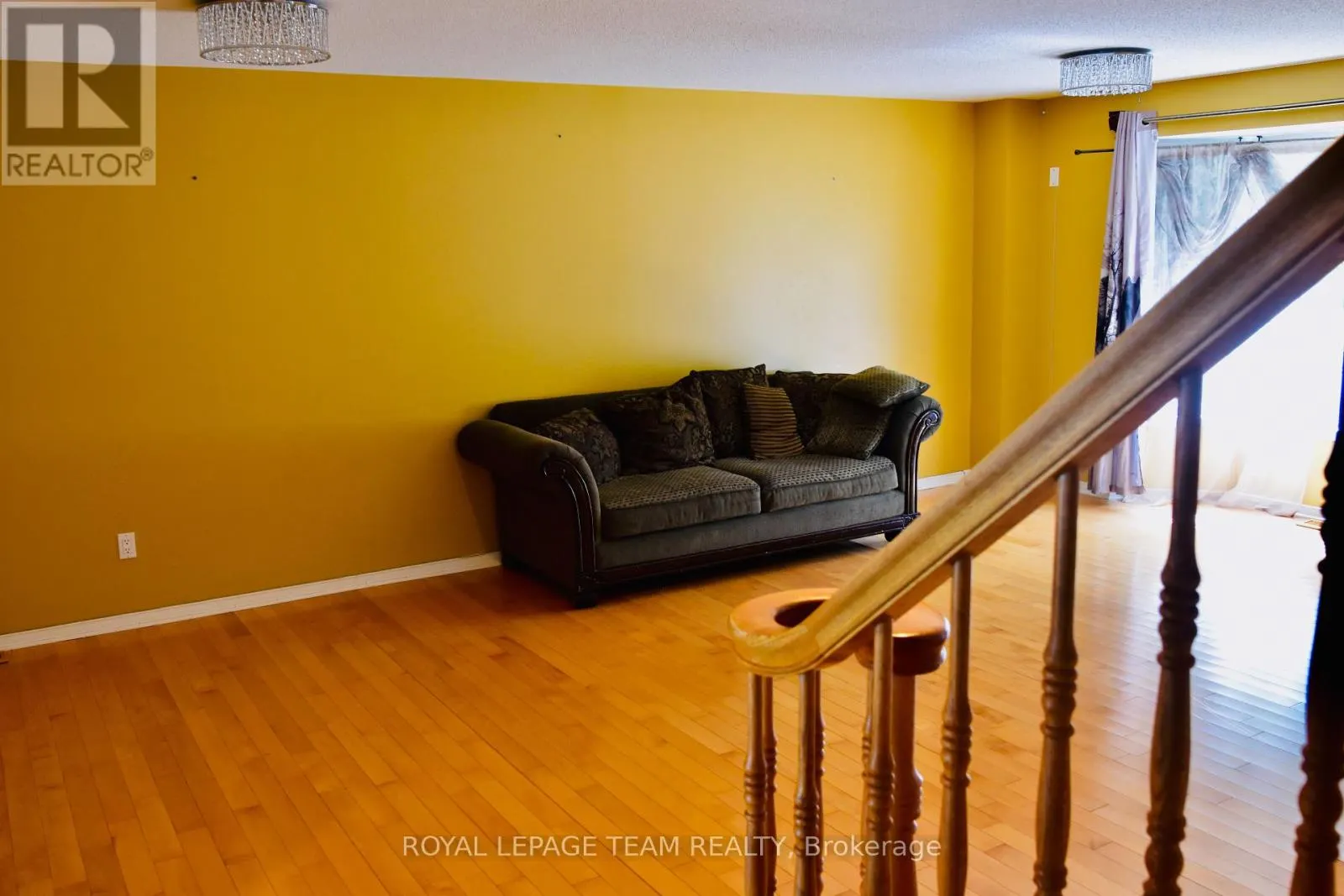 18 OAKHAM RIDGE