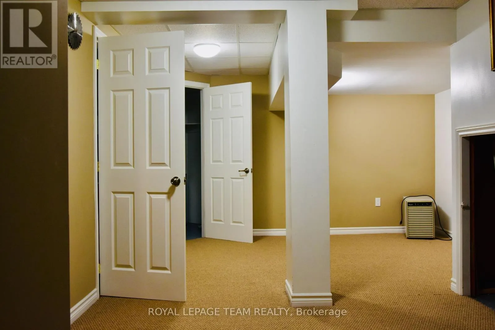 18 OAKHAM RIDGE