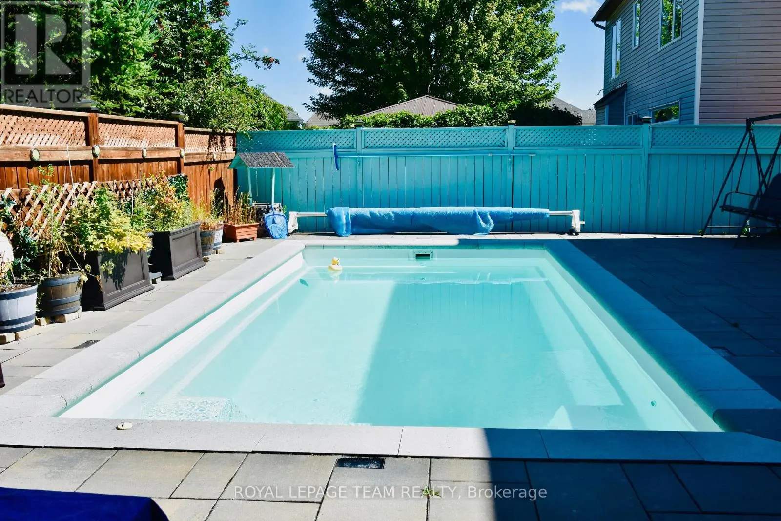 18 OAKHAM RIDGE