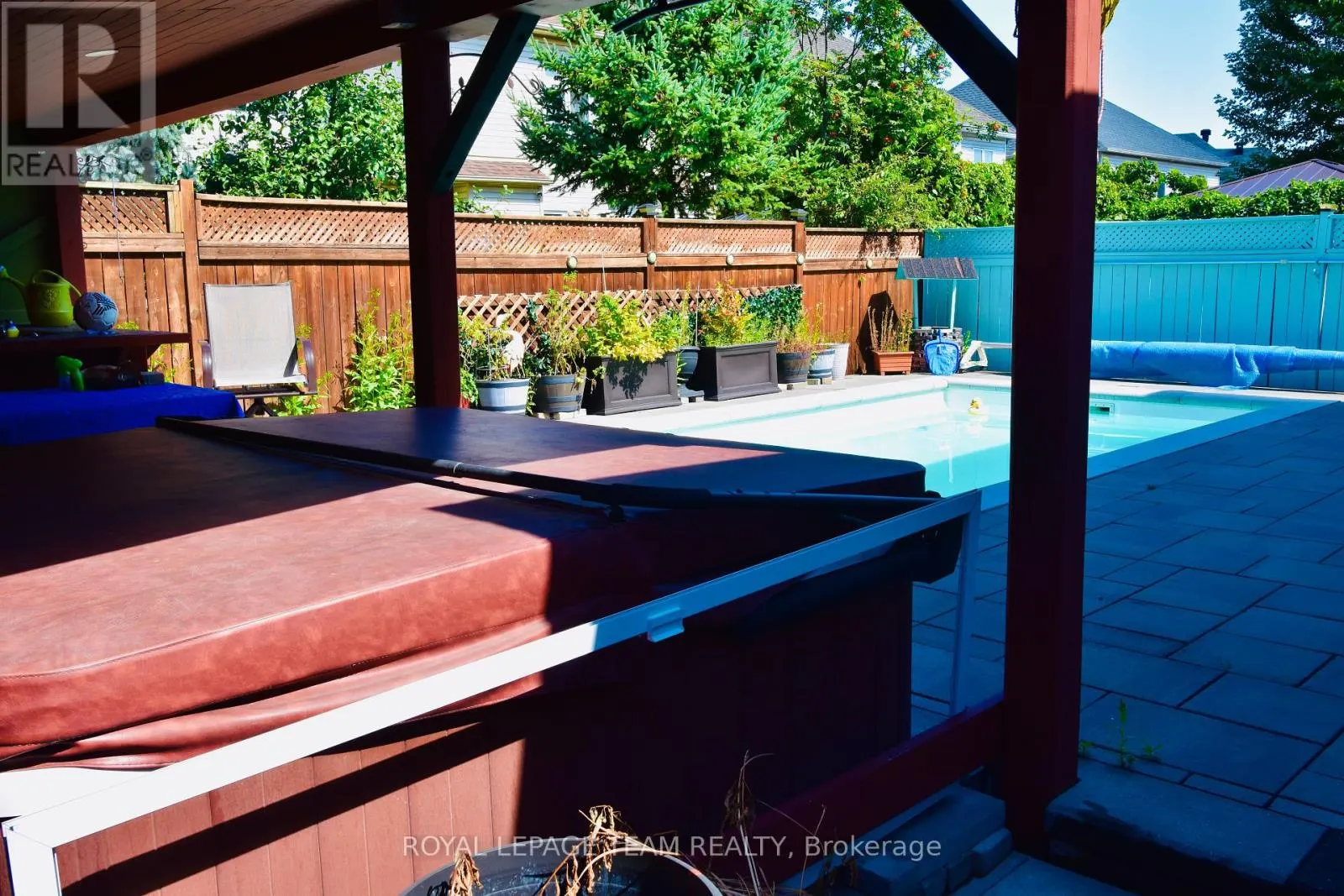 18 OAKHAM RIDGE