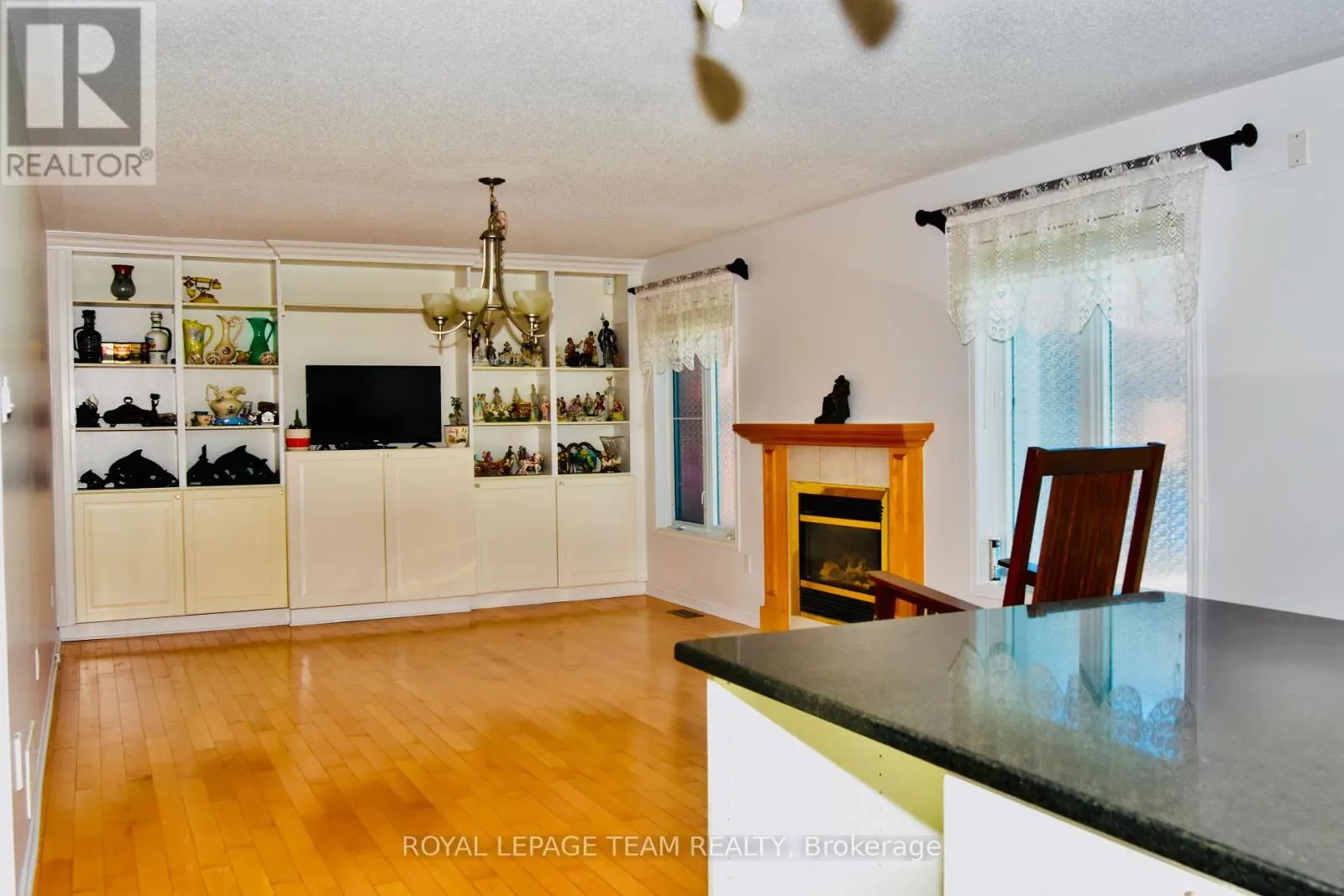 18 OAKHAM RIDGE