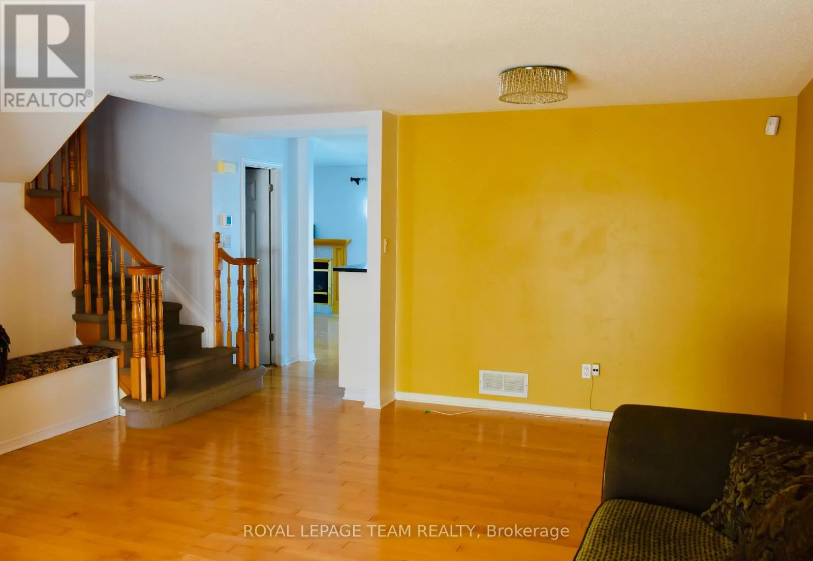 18 OAKHAM RIDGE