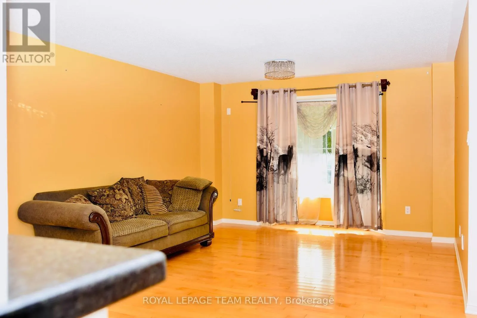 18 OAKHAM RIDGE