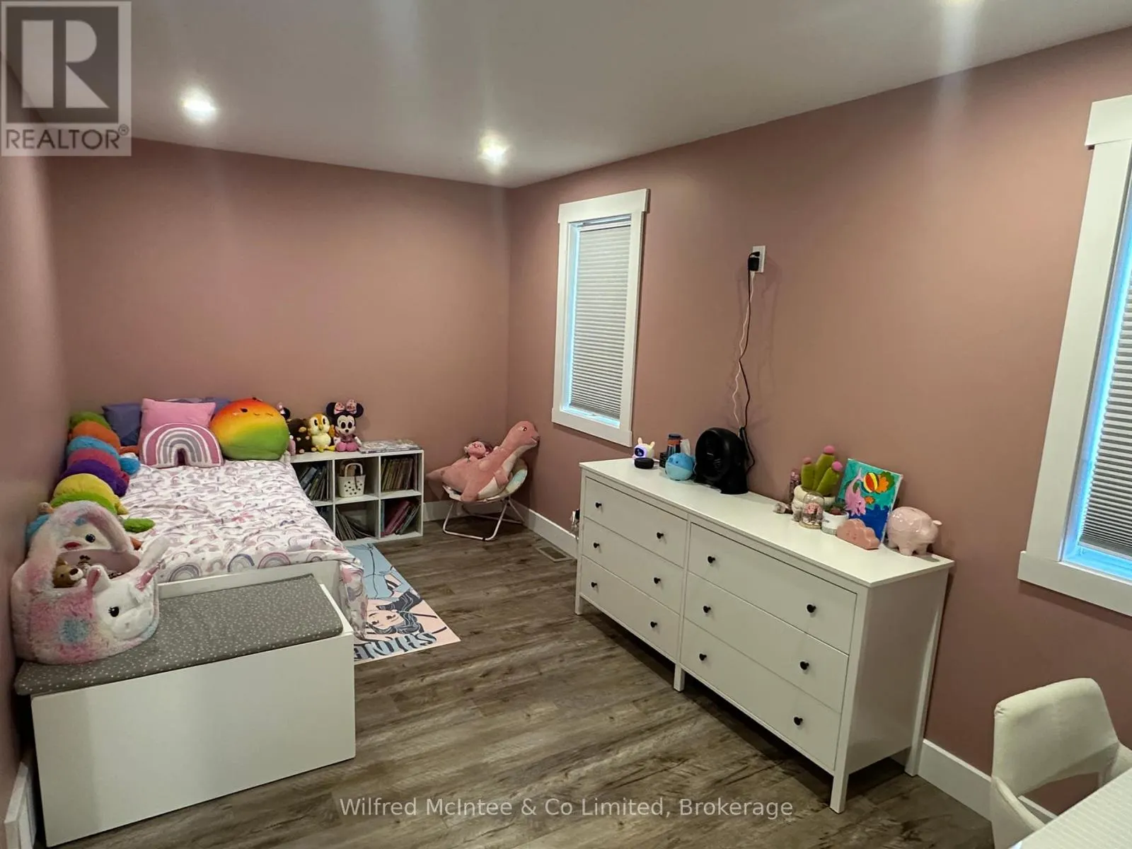 49 ABSALOM STREET W