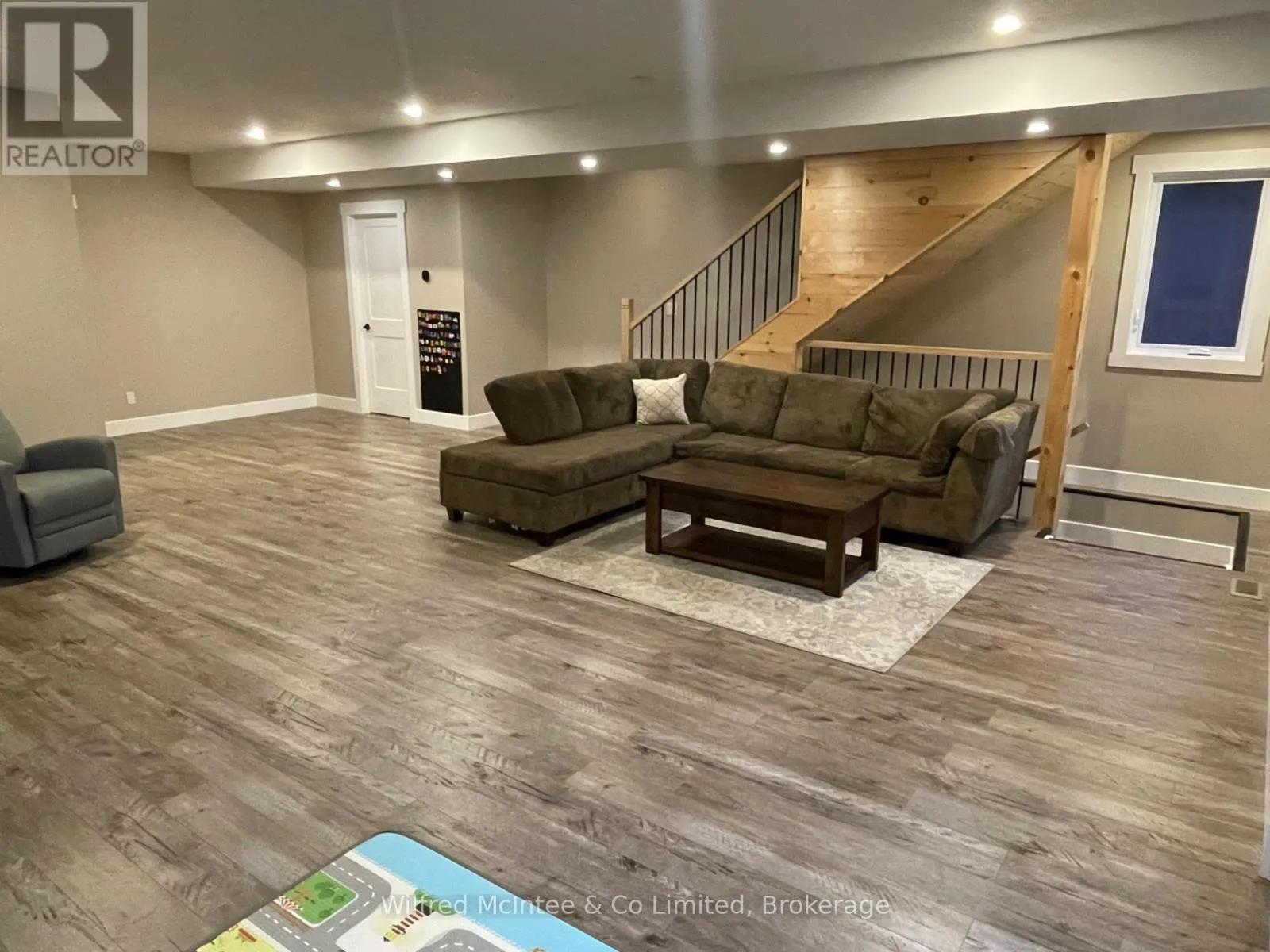 49 ABSALOM STREET W