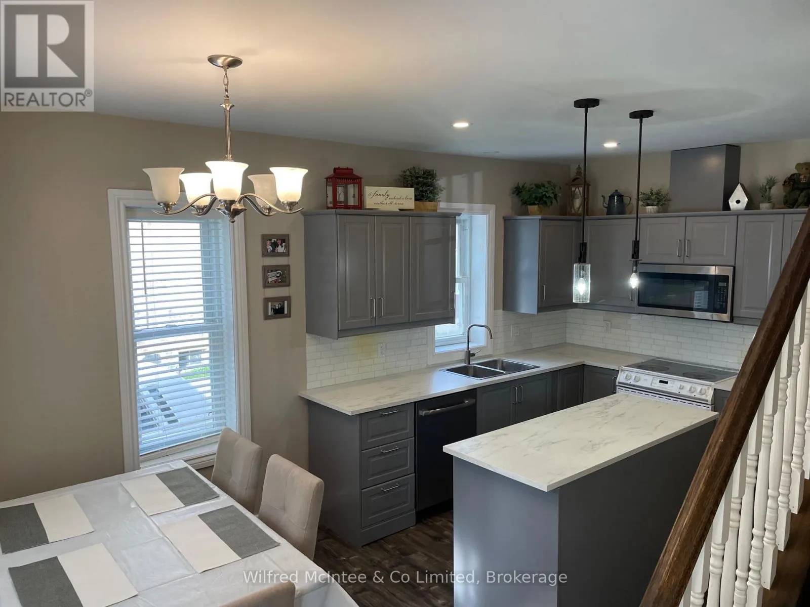 49 ABSALOM STREET W