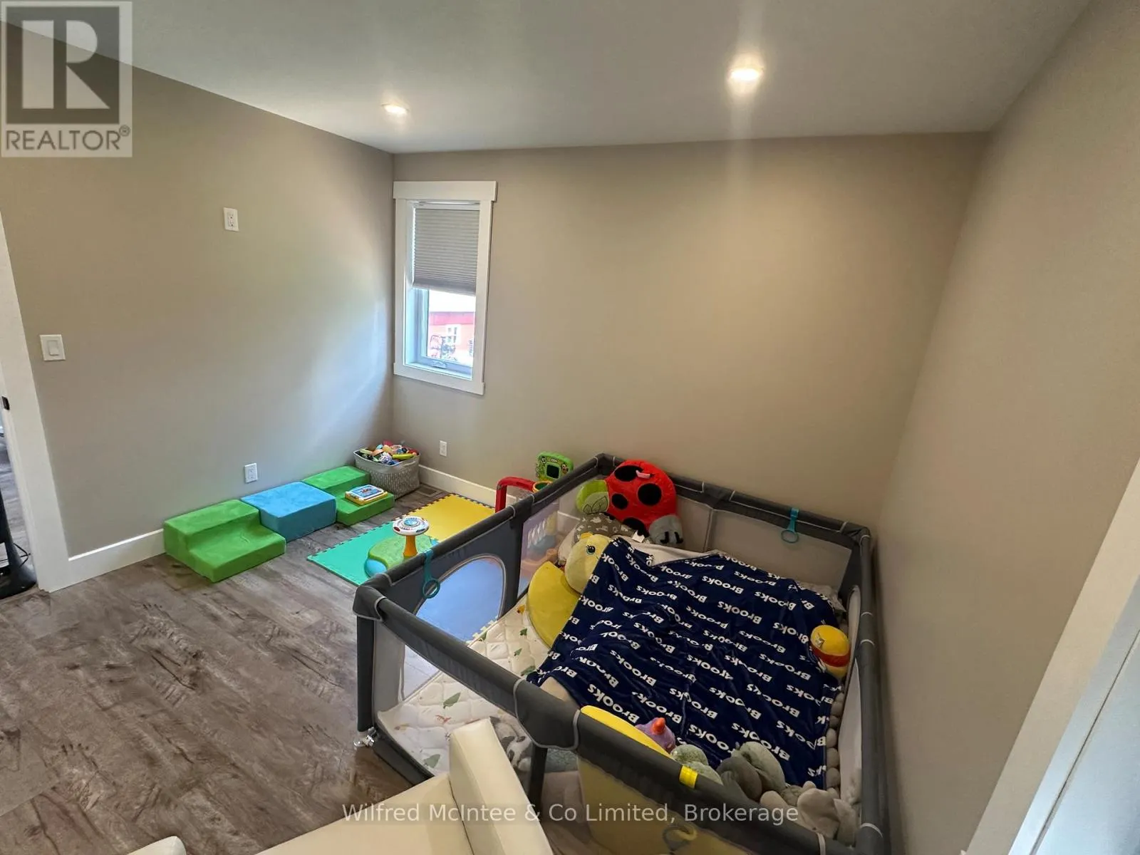 49 ABSALOM STREET W