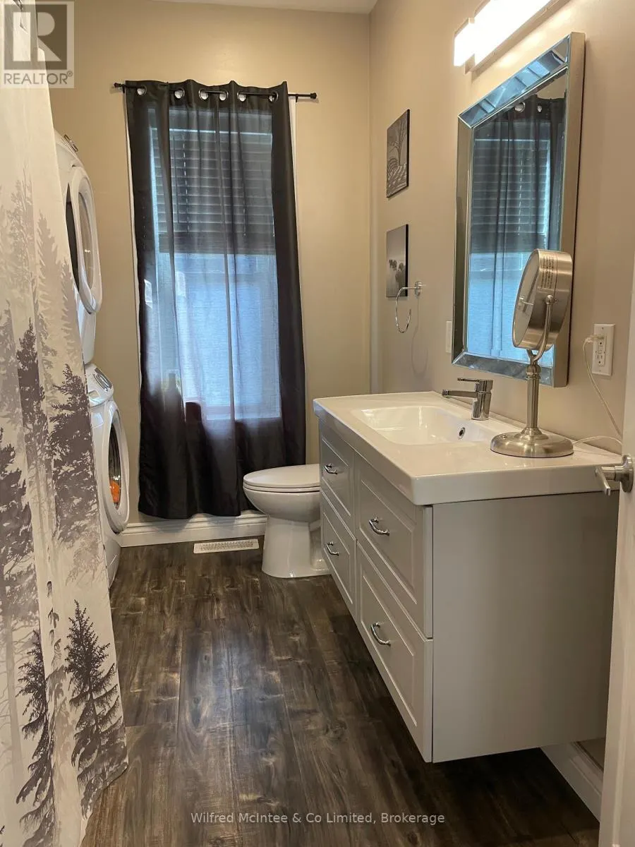 49 ABSALOM STREET W
