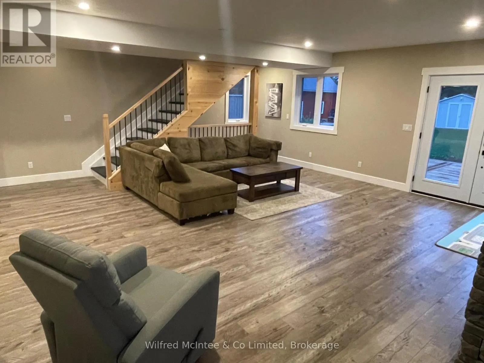 49 ABSALOM STREET W