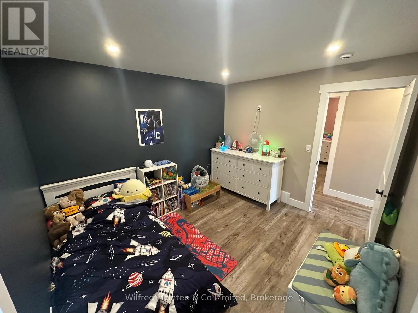 49 ABSALOM STREET W