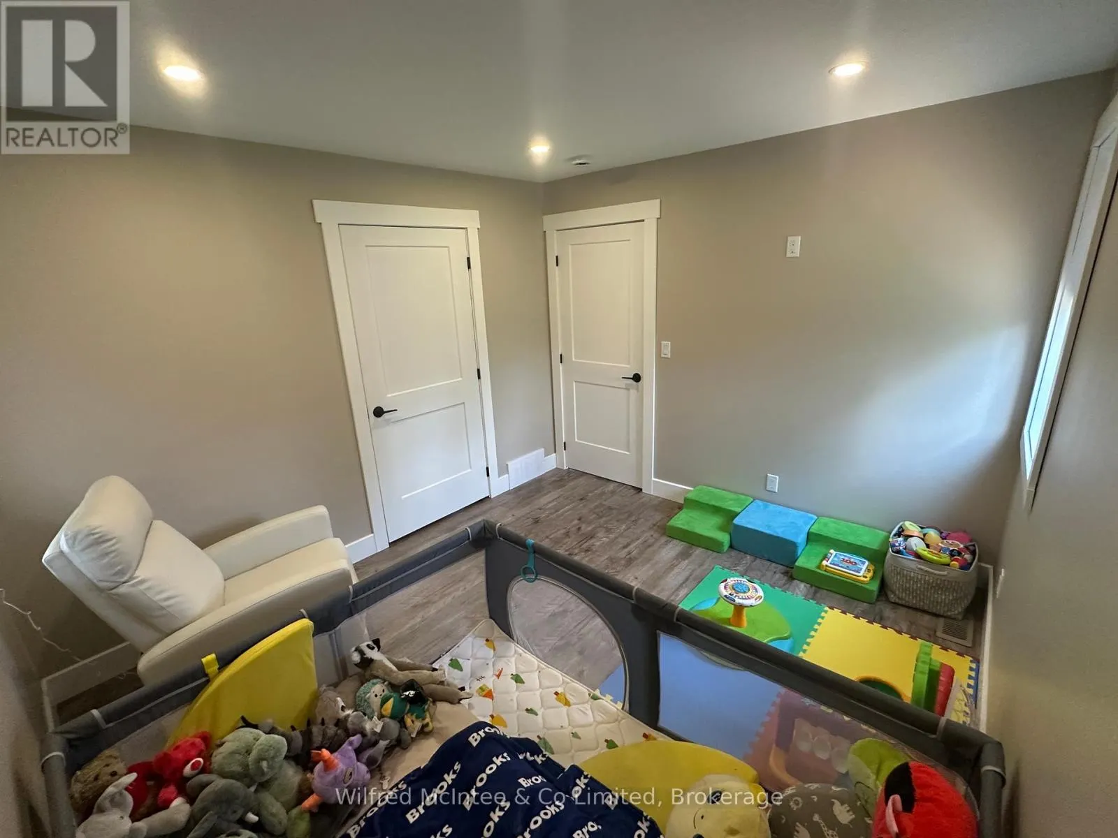 49 ABSALOM STREET W