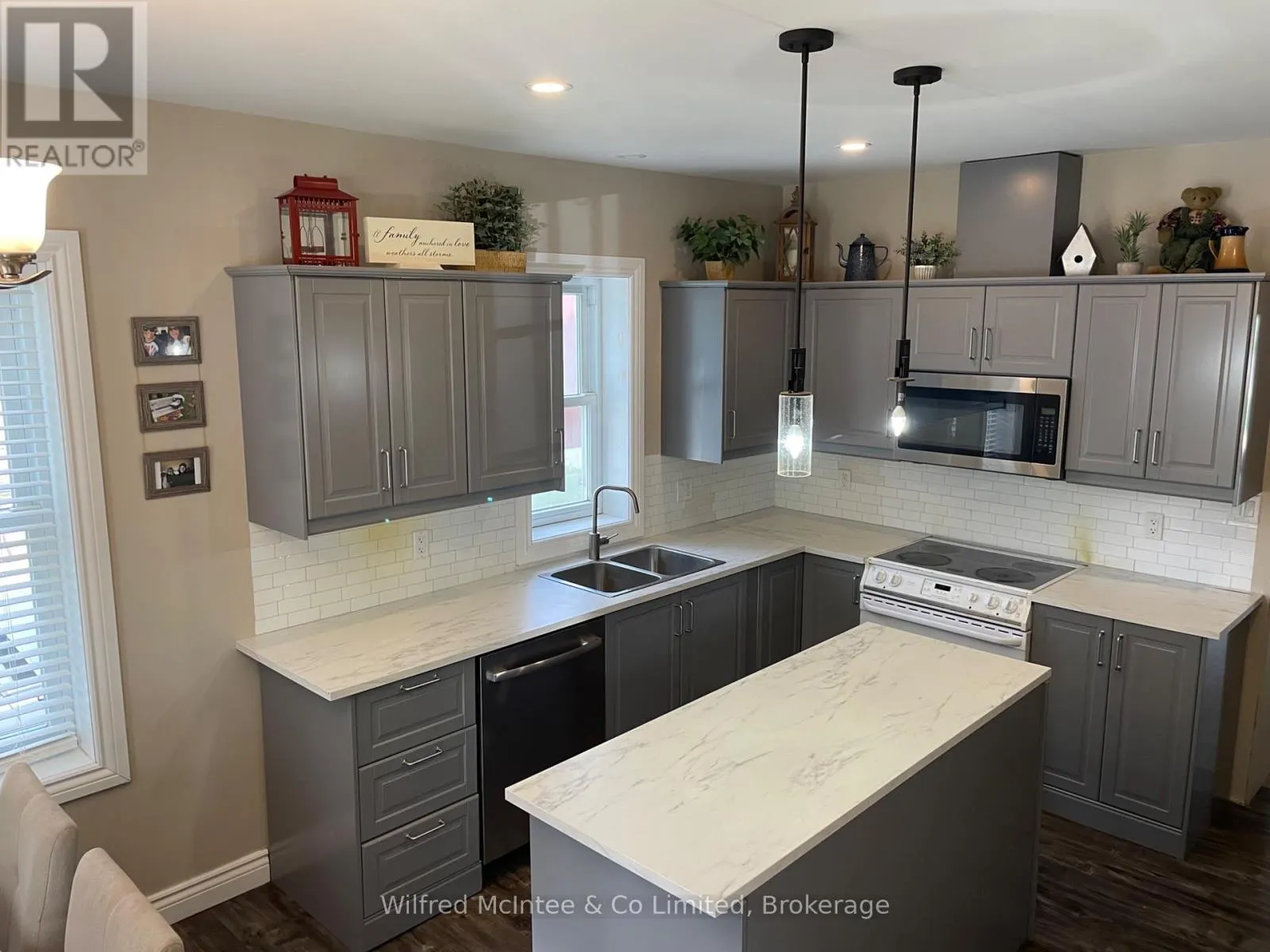 49 ABSALOM STREET W