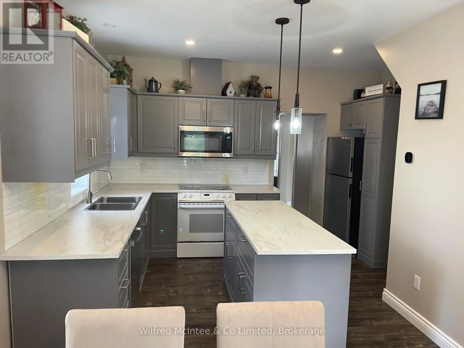 49 ABSALOM STREET W