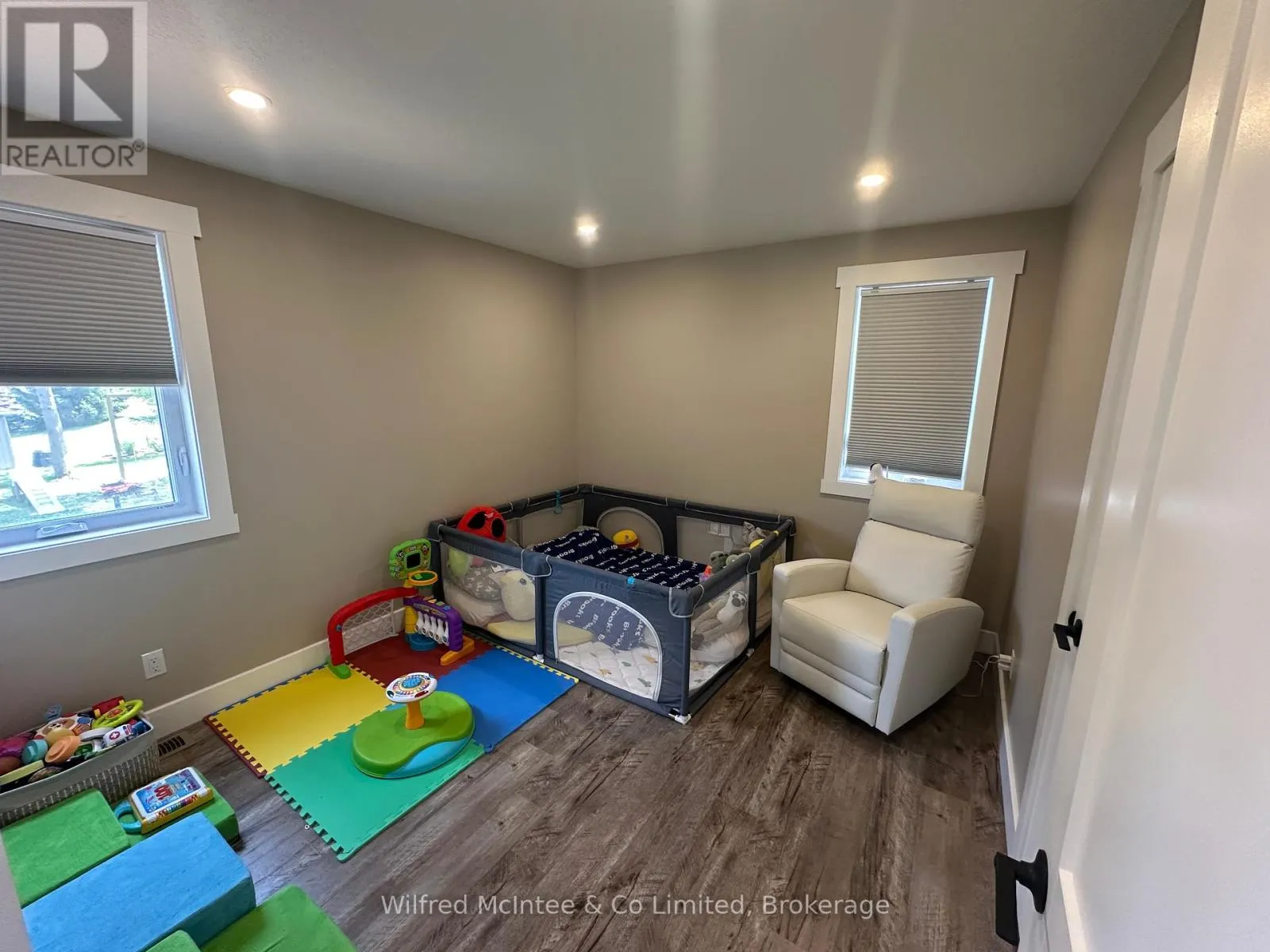 49 ABSALOM STREET W