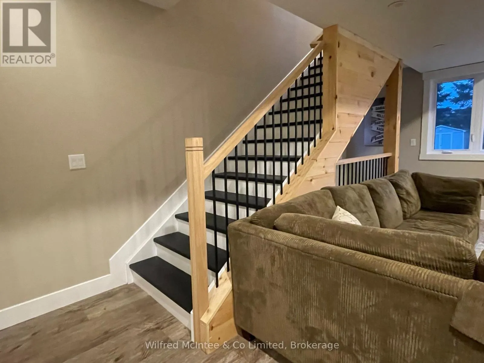 49 ABSALOM STREET W
