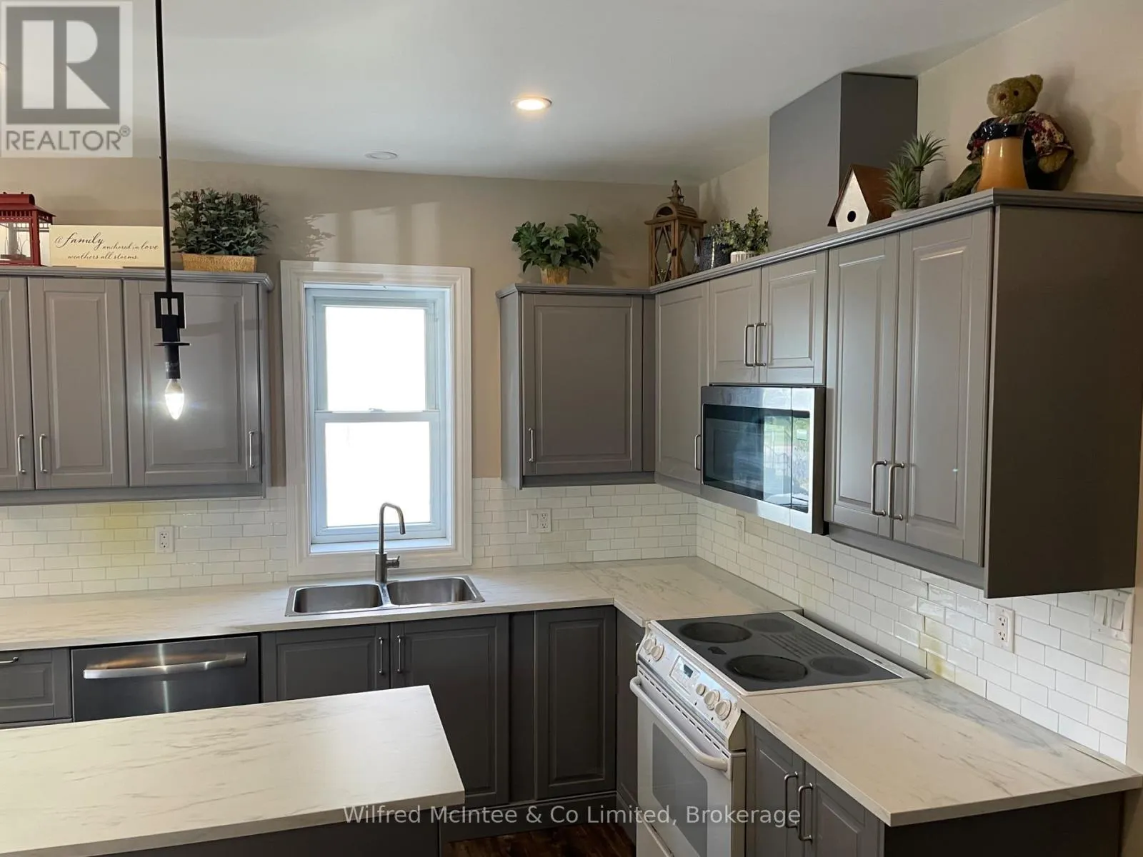 49 ABSALOM STREET W
