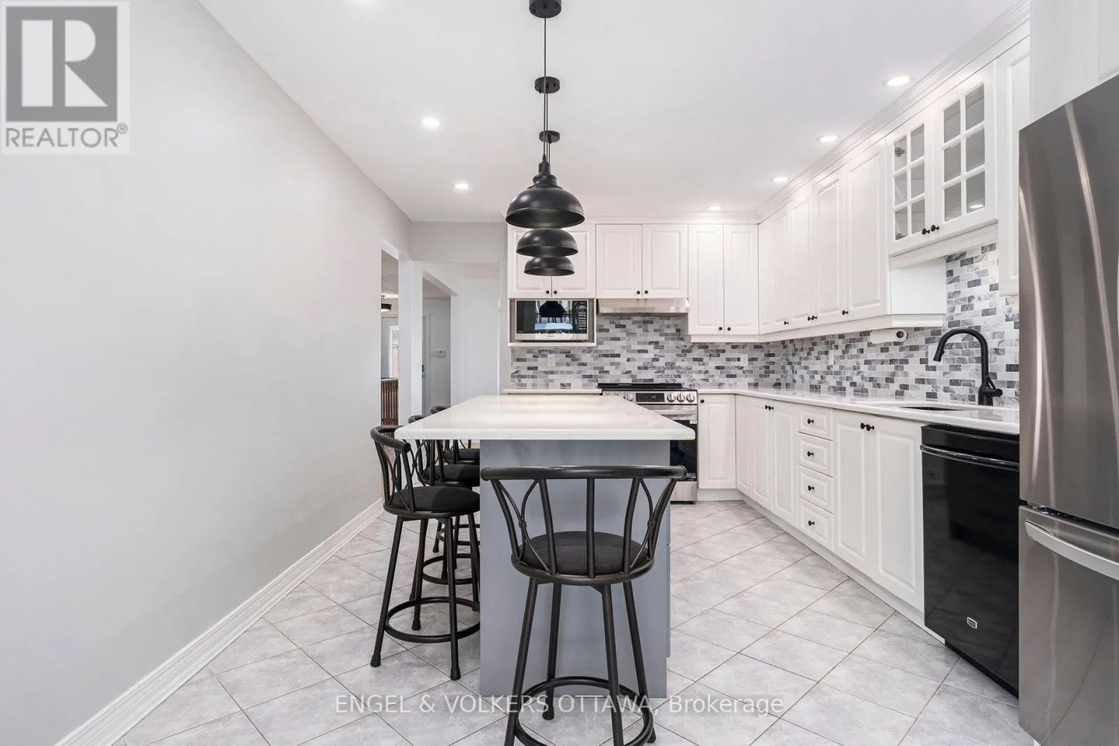 35 PEPPERRALL CRESCENT