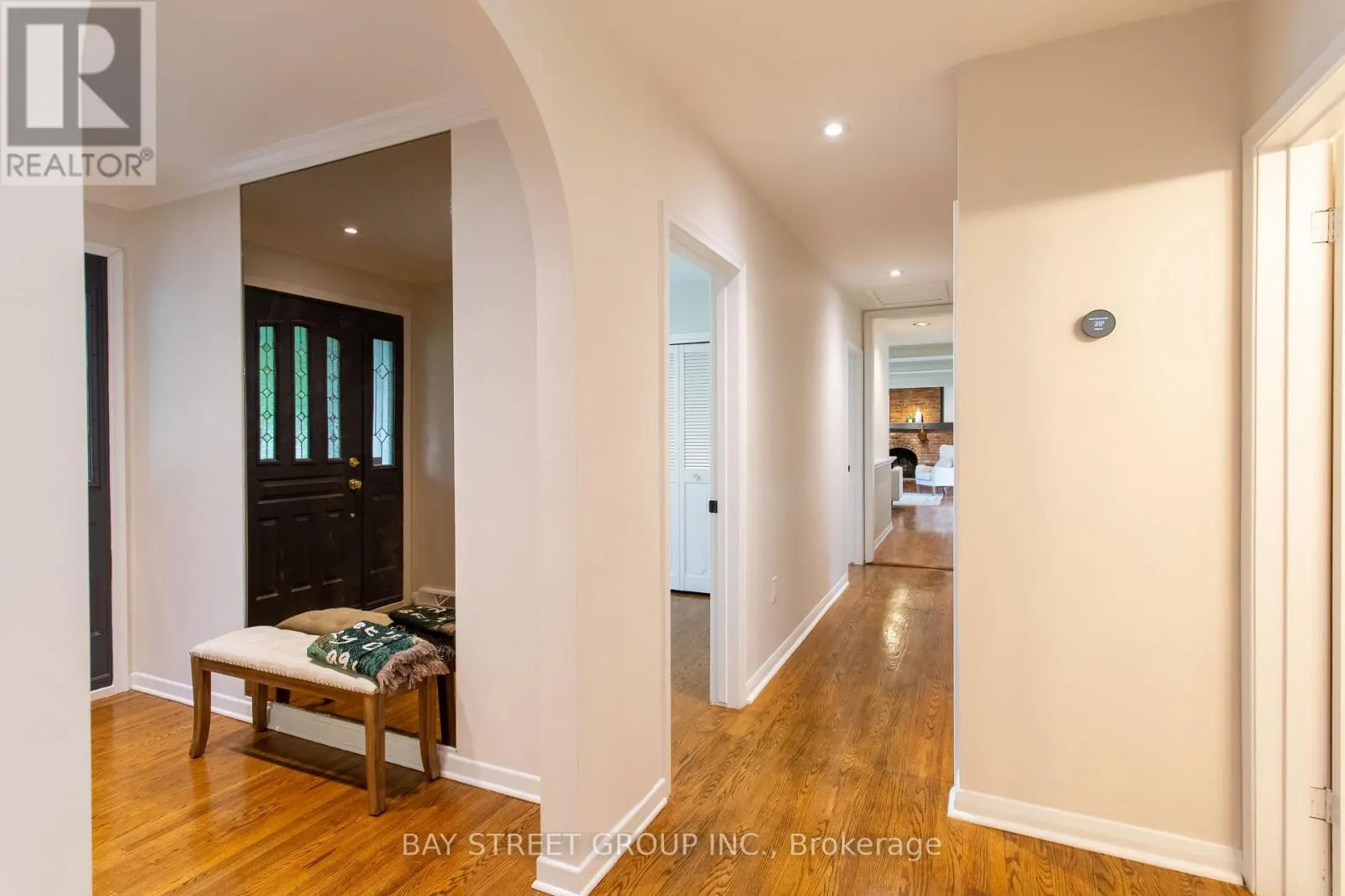 2 PARKLANE CRESCENT S