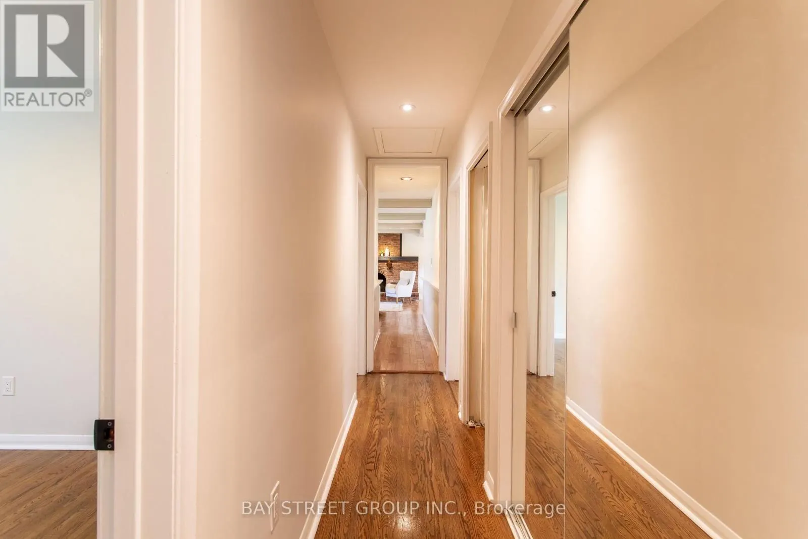 2 PARKLANE CRESCENT S