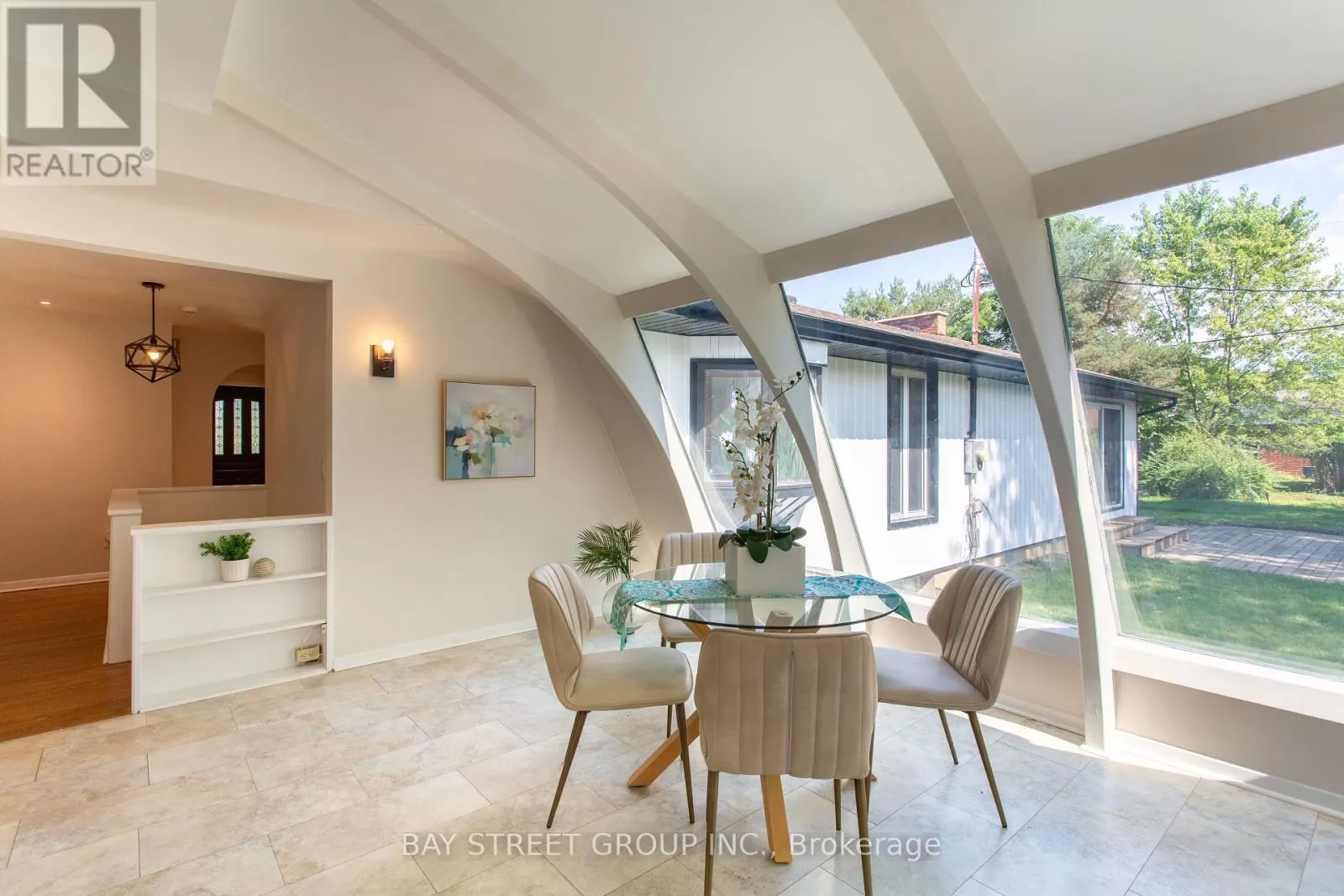 2 PARKLANE CRESCENT S