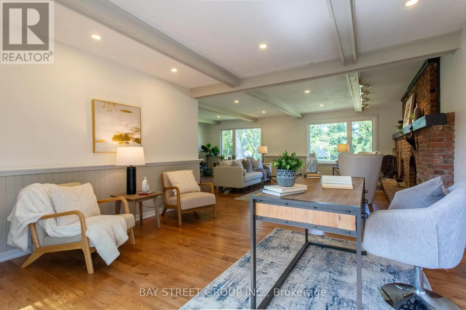 2 PARKLANE CRESCENT S
