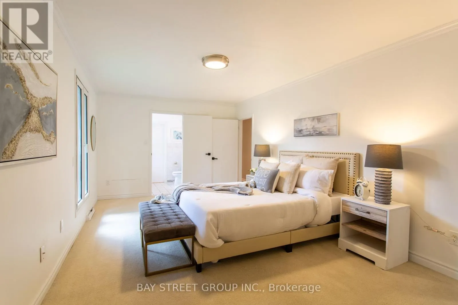 2 PARKLANE CRESCENT S