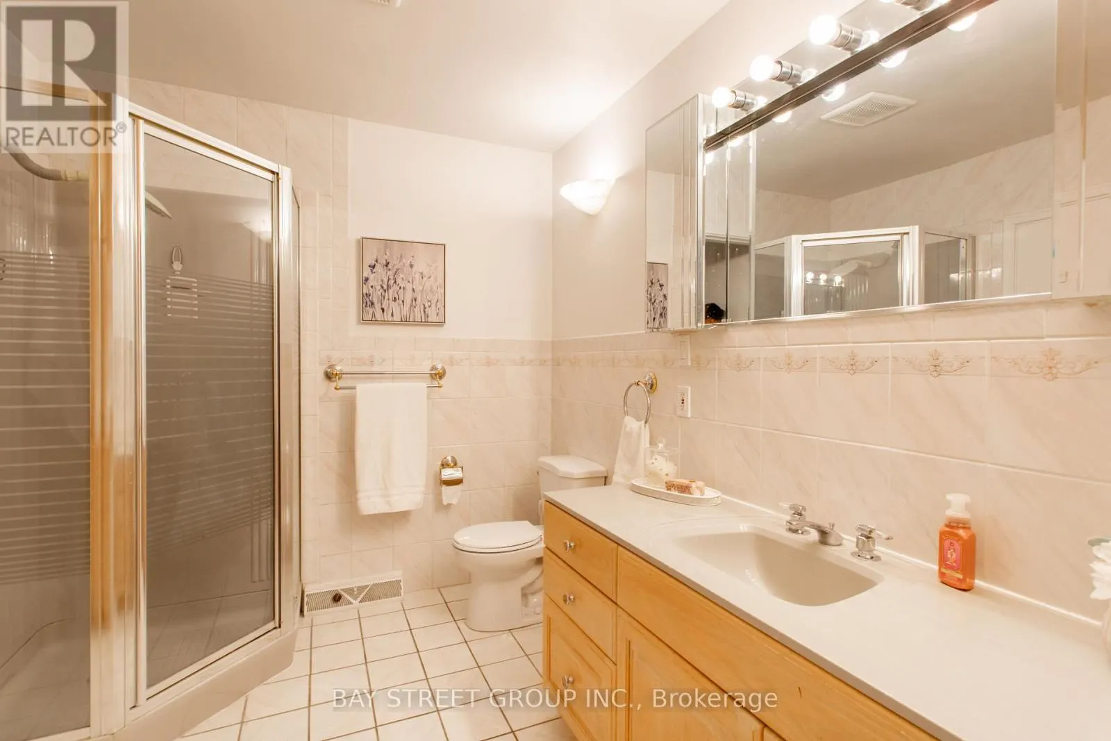 2 PARKLANE CRESCENT S