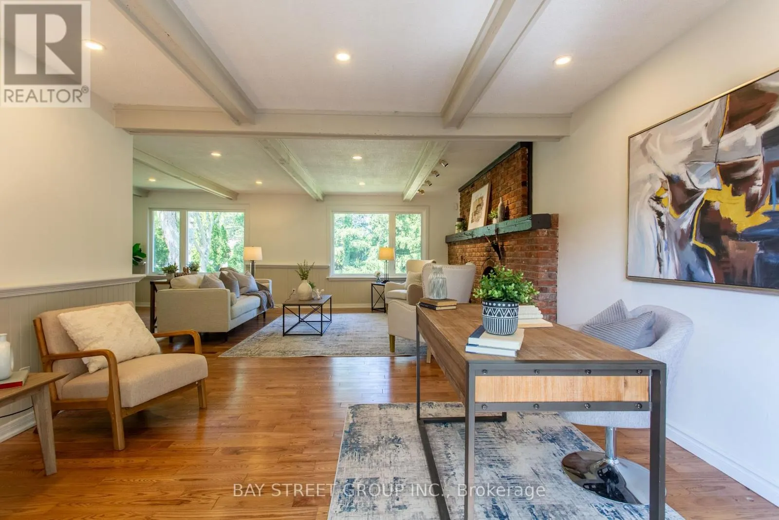 2 PARKLANE CRESCENT S