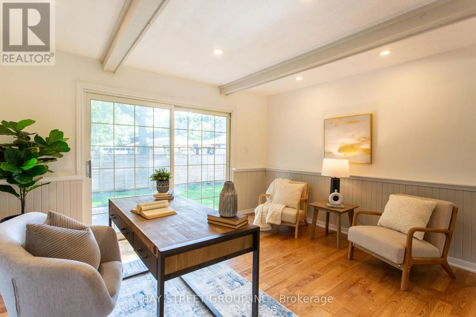 2 PARKLANE CRESCENT S