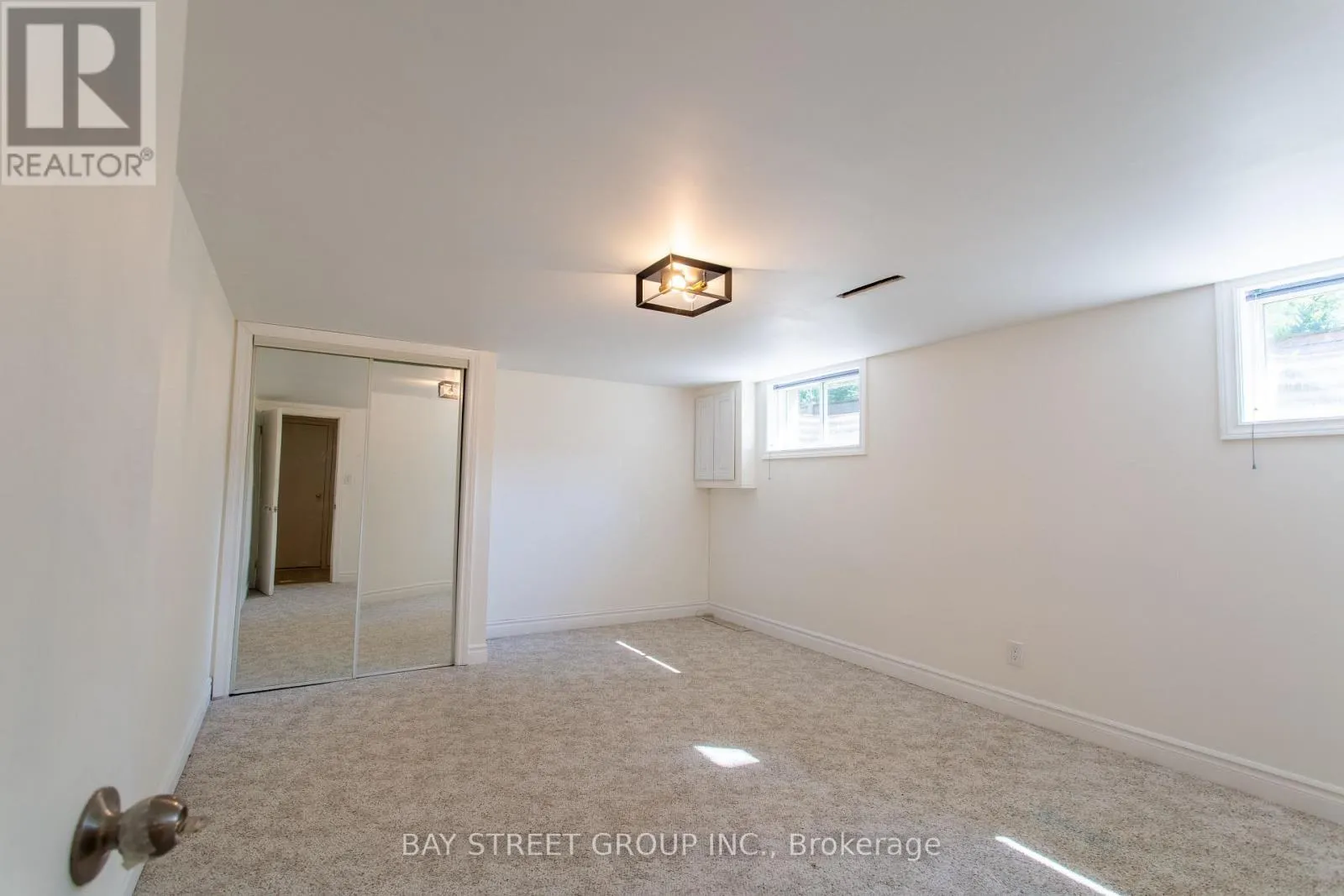 2 PARKLANE CRESCENT S