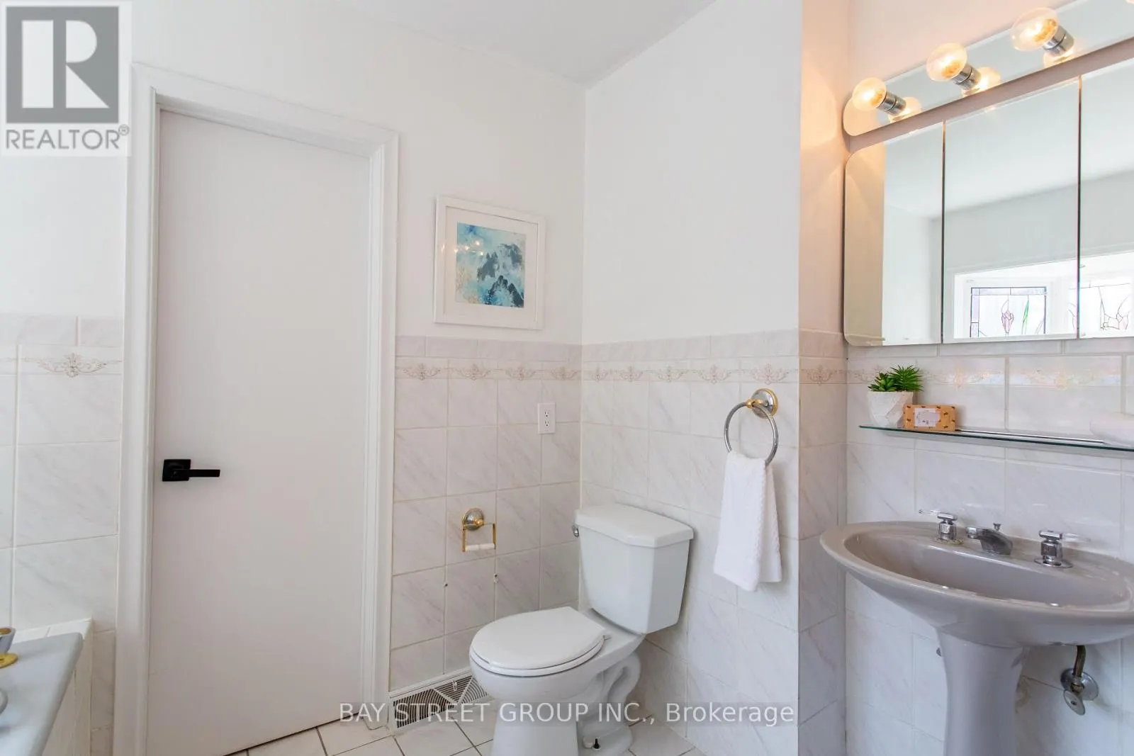 2 PARKLANE CRESCENT S