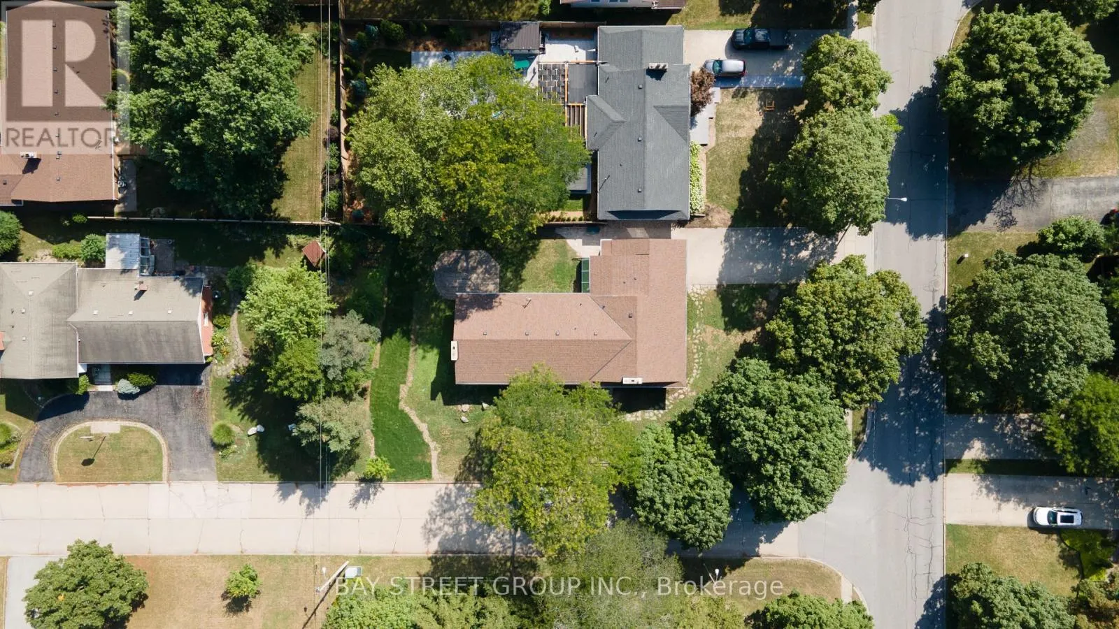 2 PARKLANE CRESCENT S